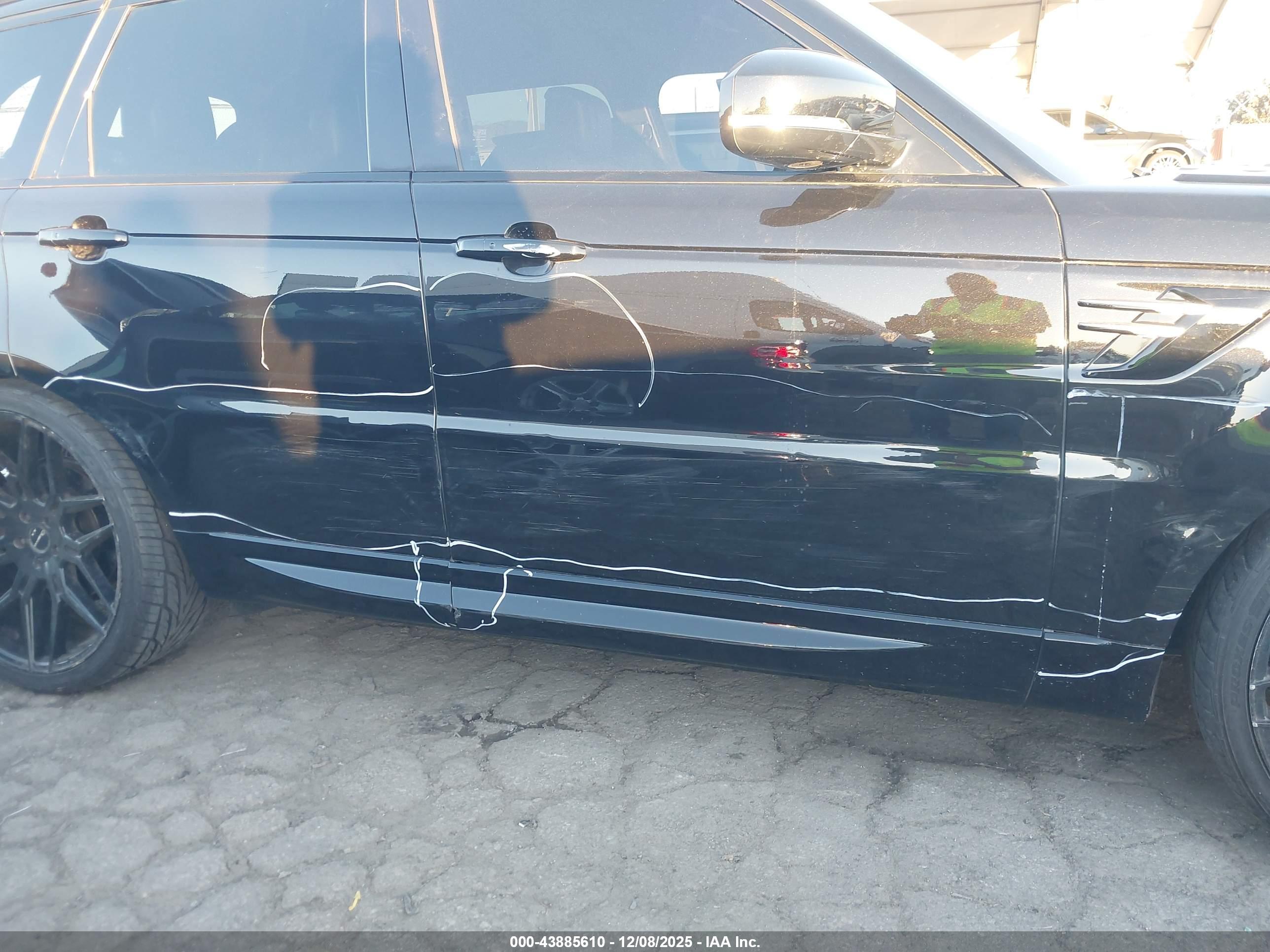 LAND ROVER image 6