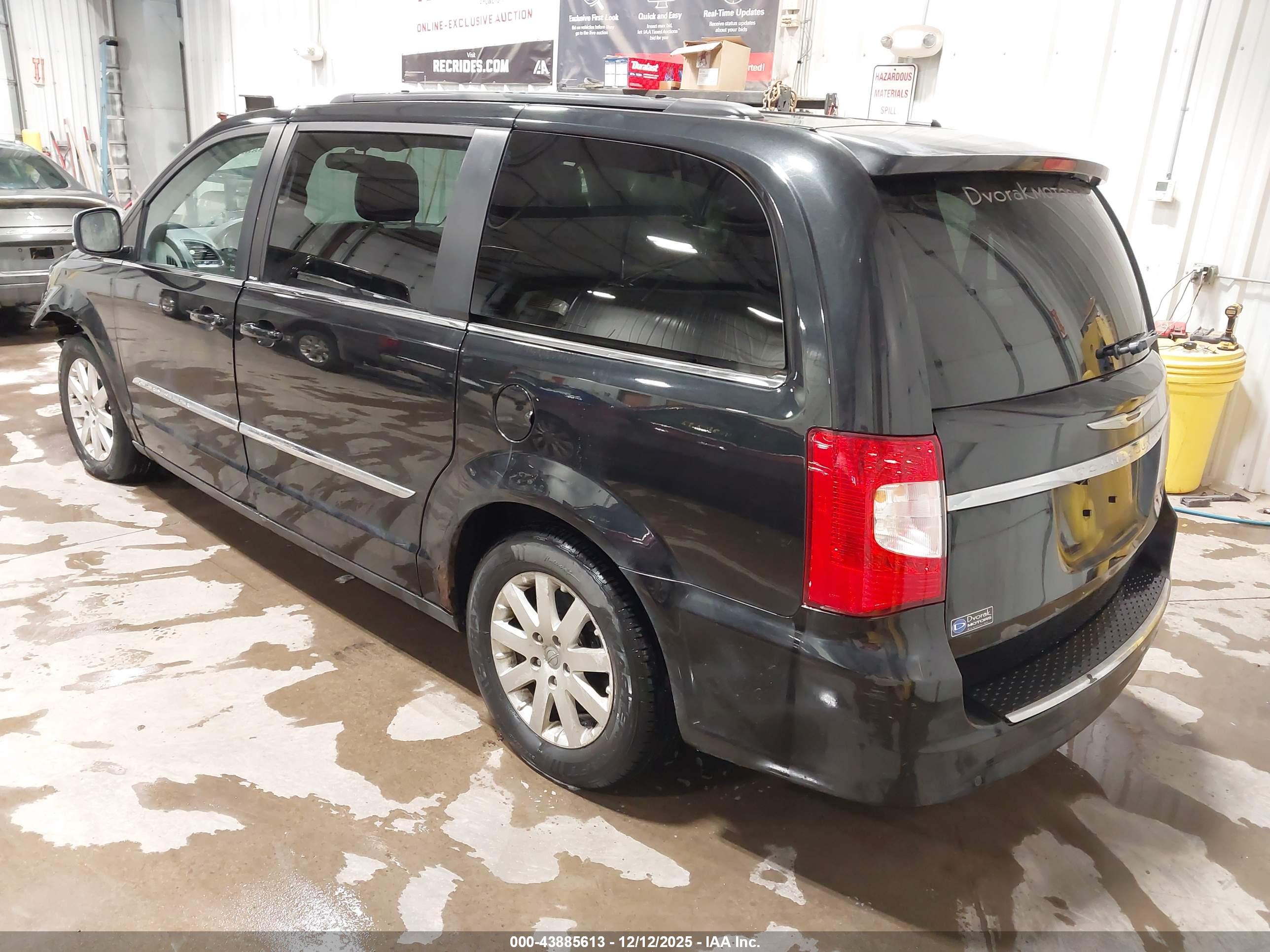 CHRYSLER TOWN image 3