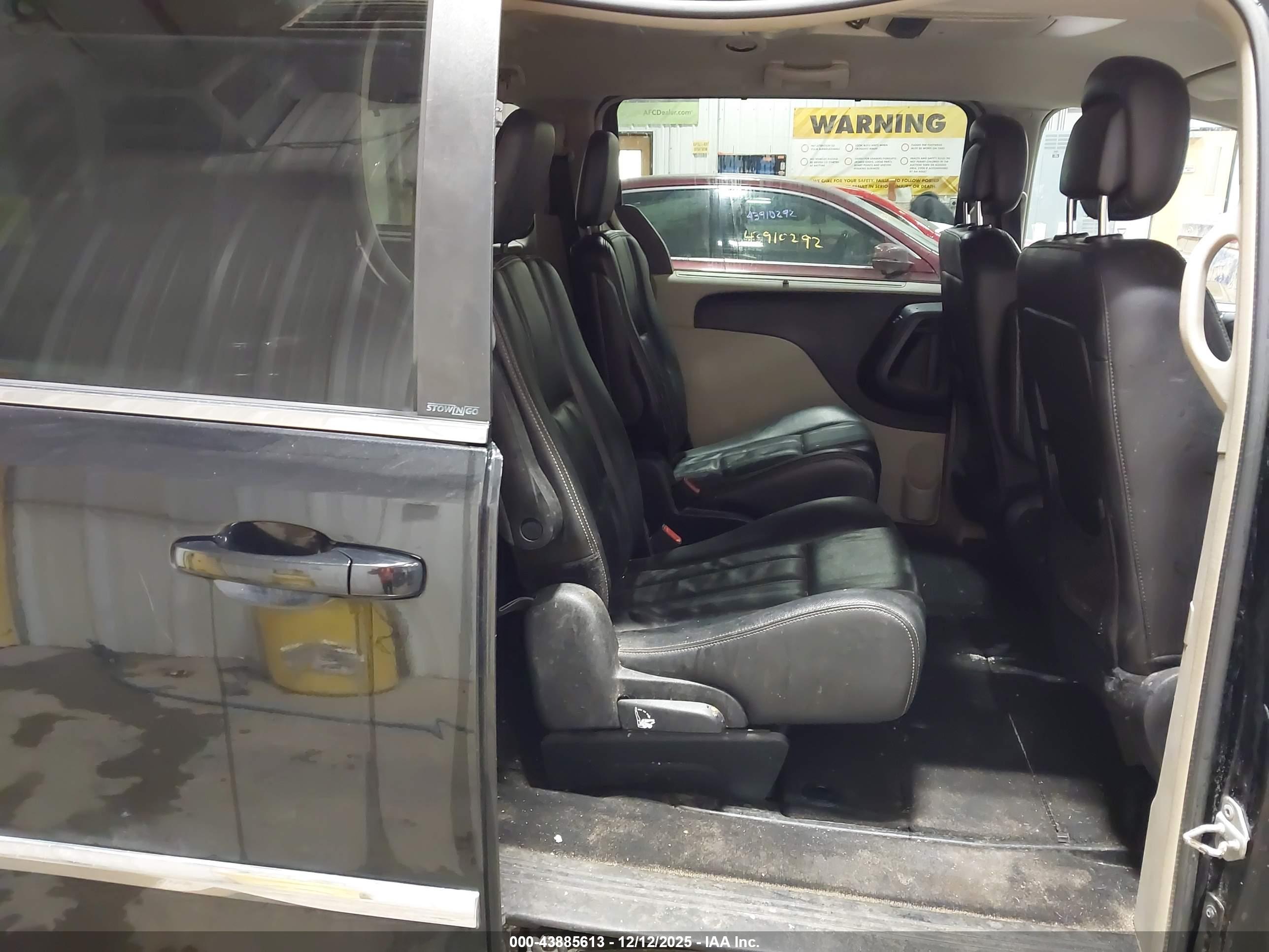 CHRYSLER TOWN image 8