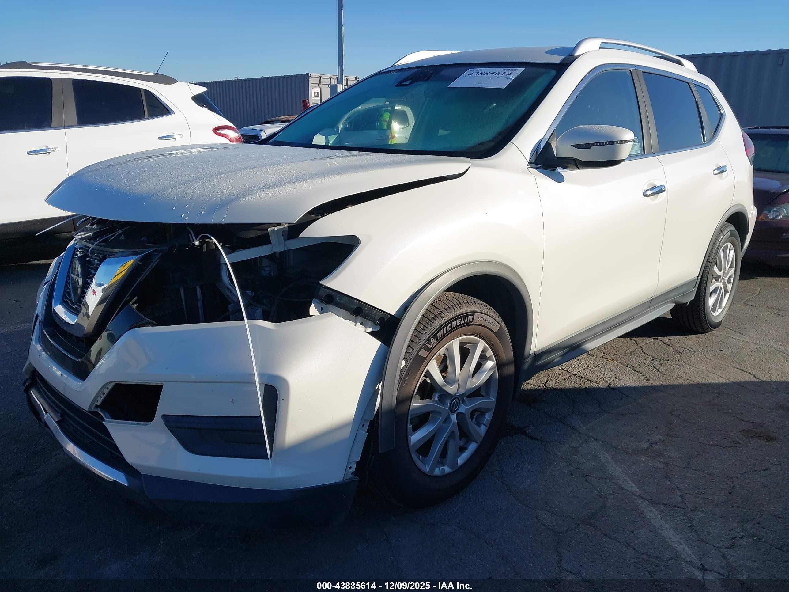 NISSAN ROGUE image 2