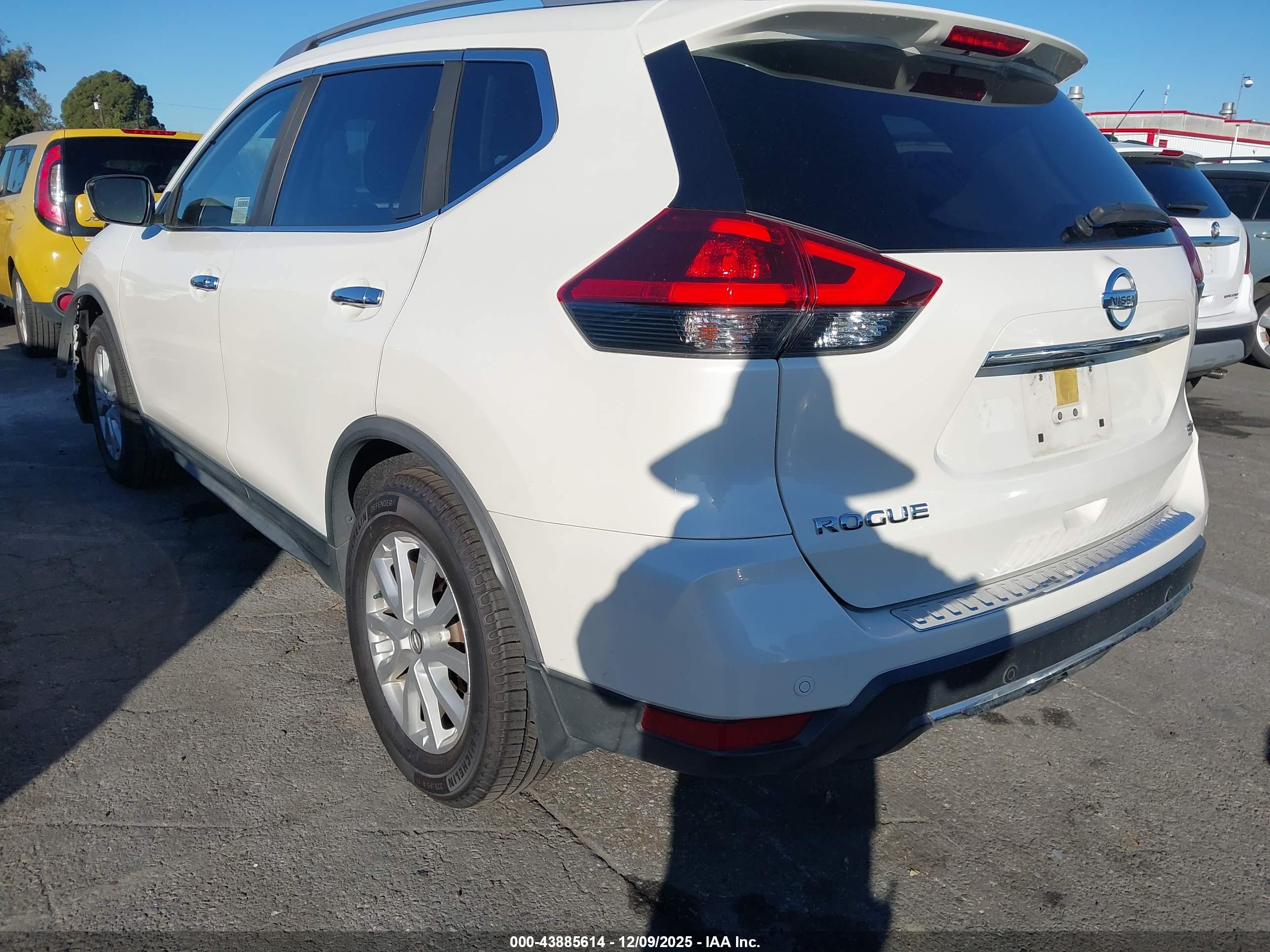NISSAN ROGUE image 3