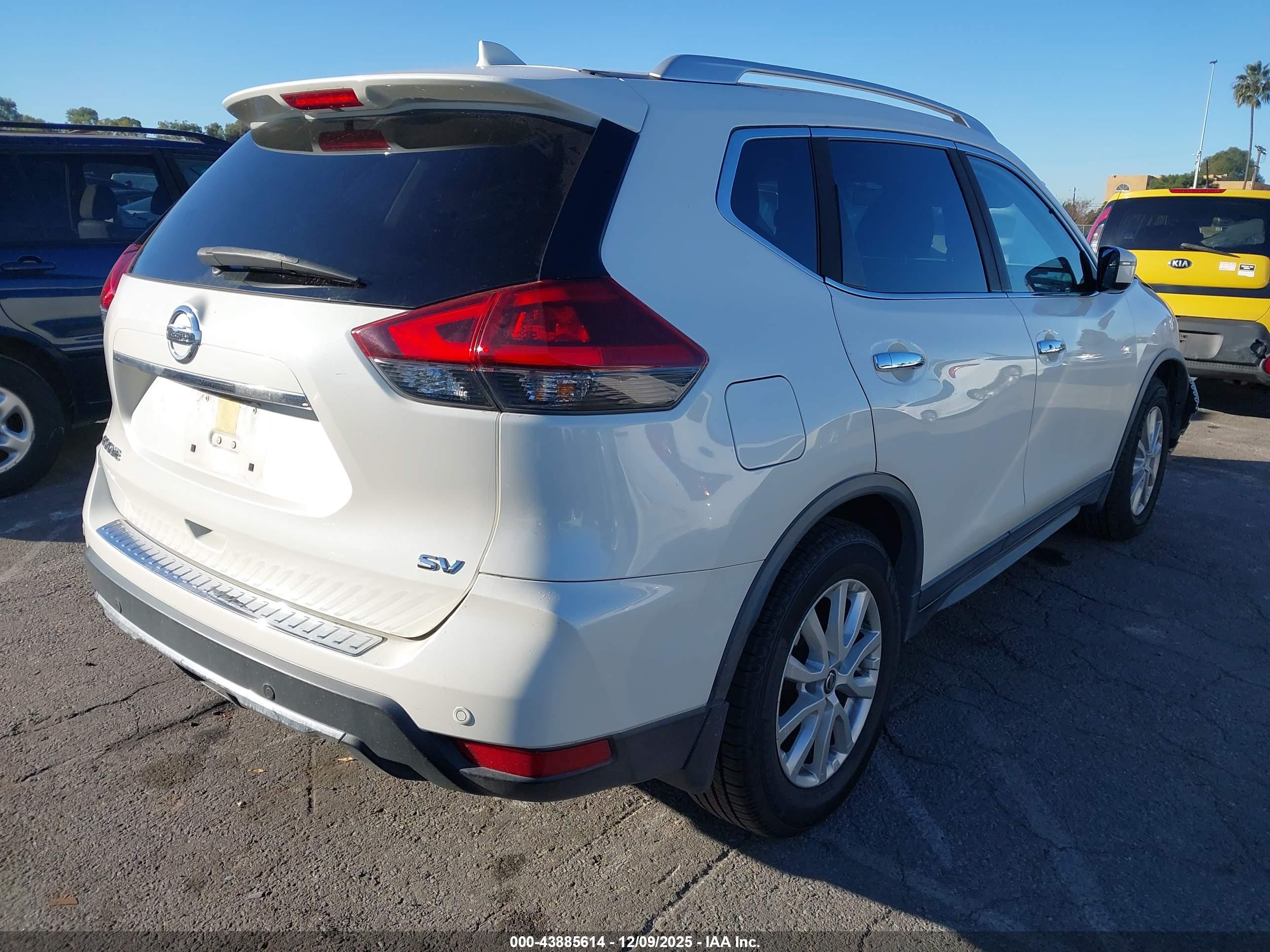 NISSAN ROGUE image 4