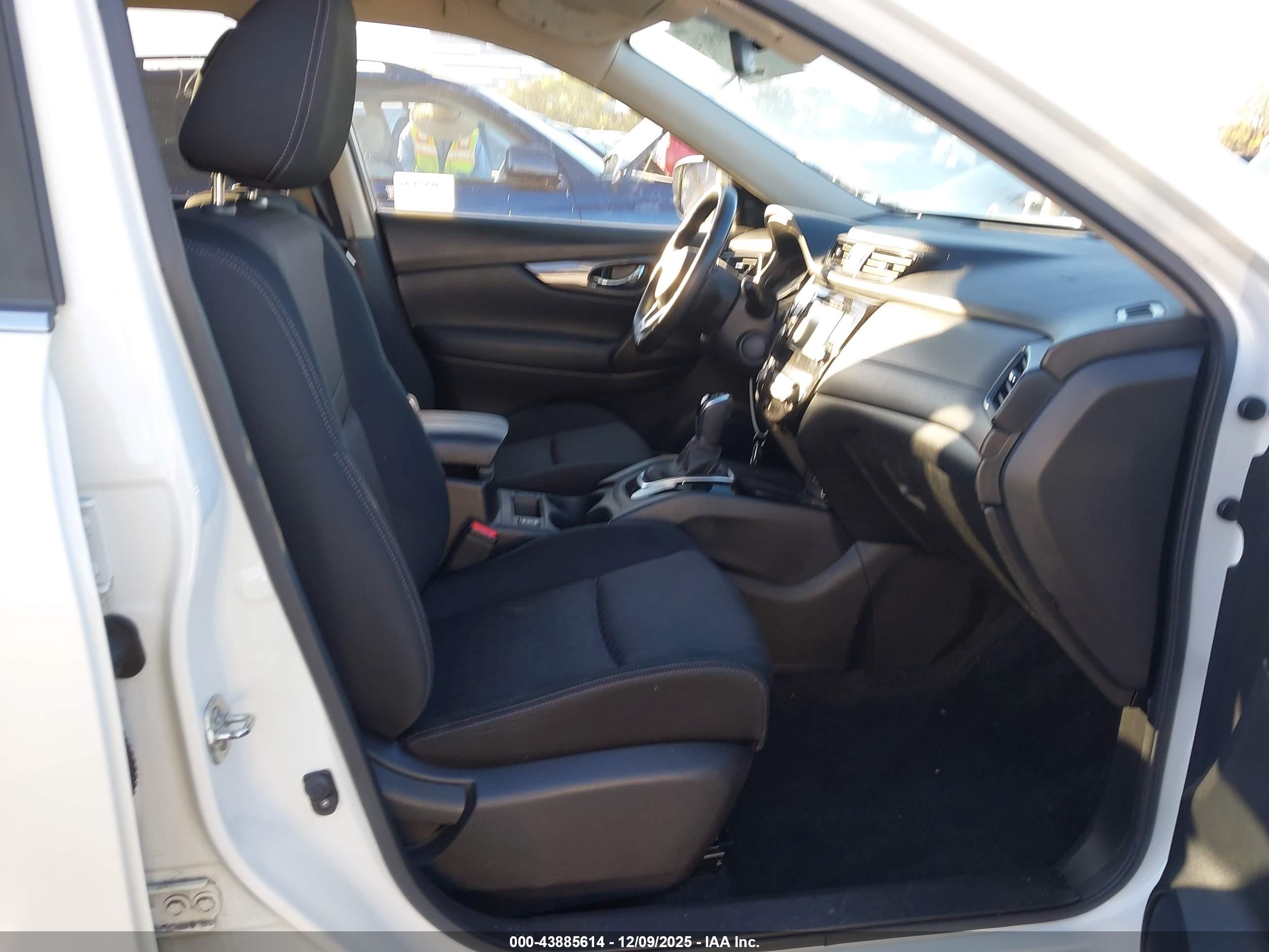 NISSAN ROGUE image 5
