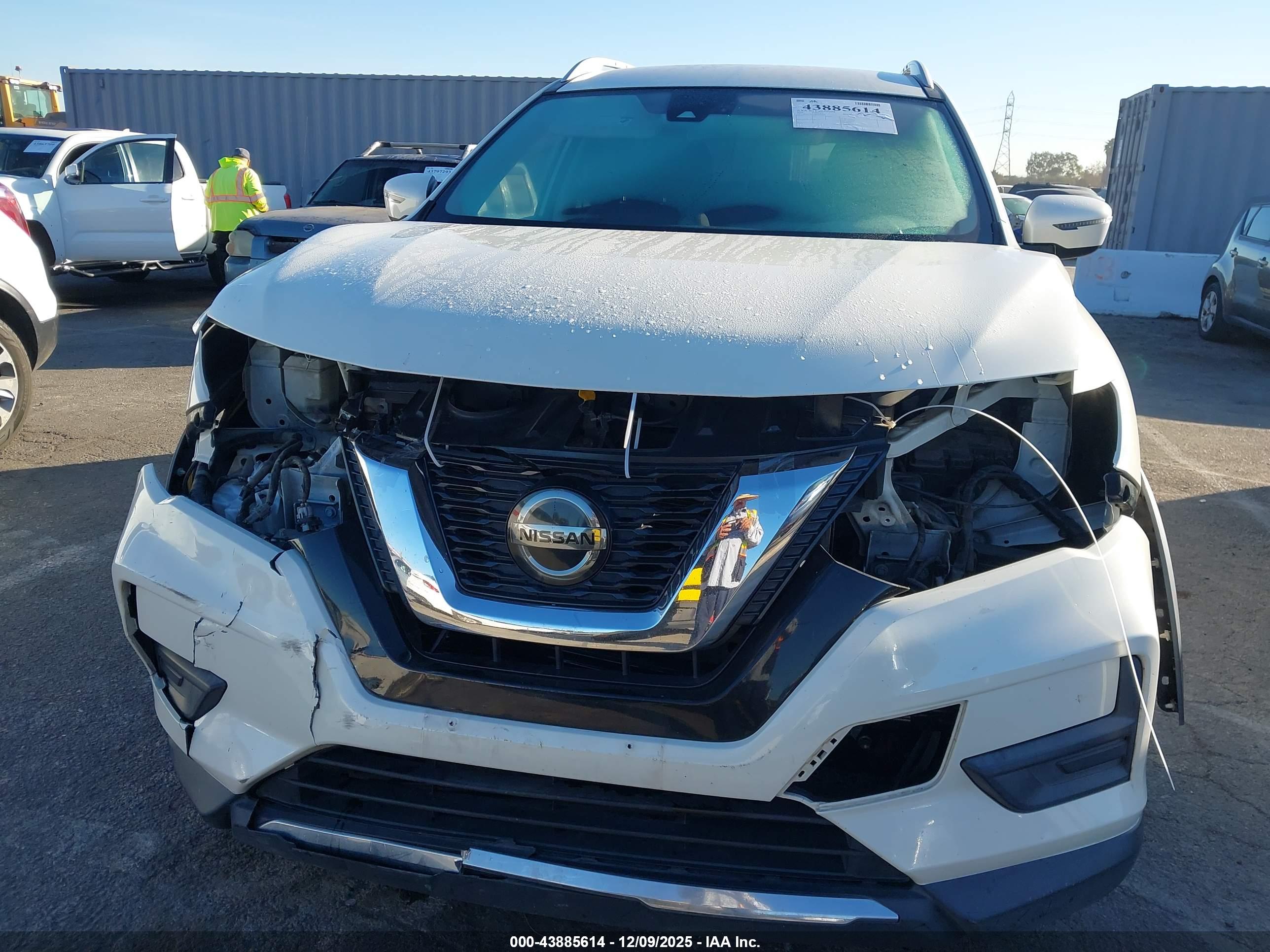 NISSAN ROGUE image 6