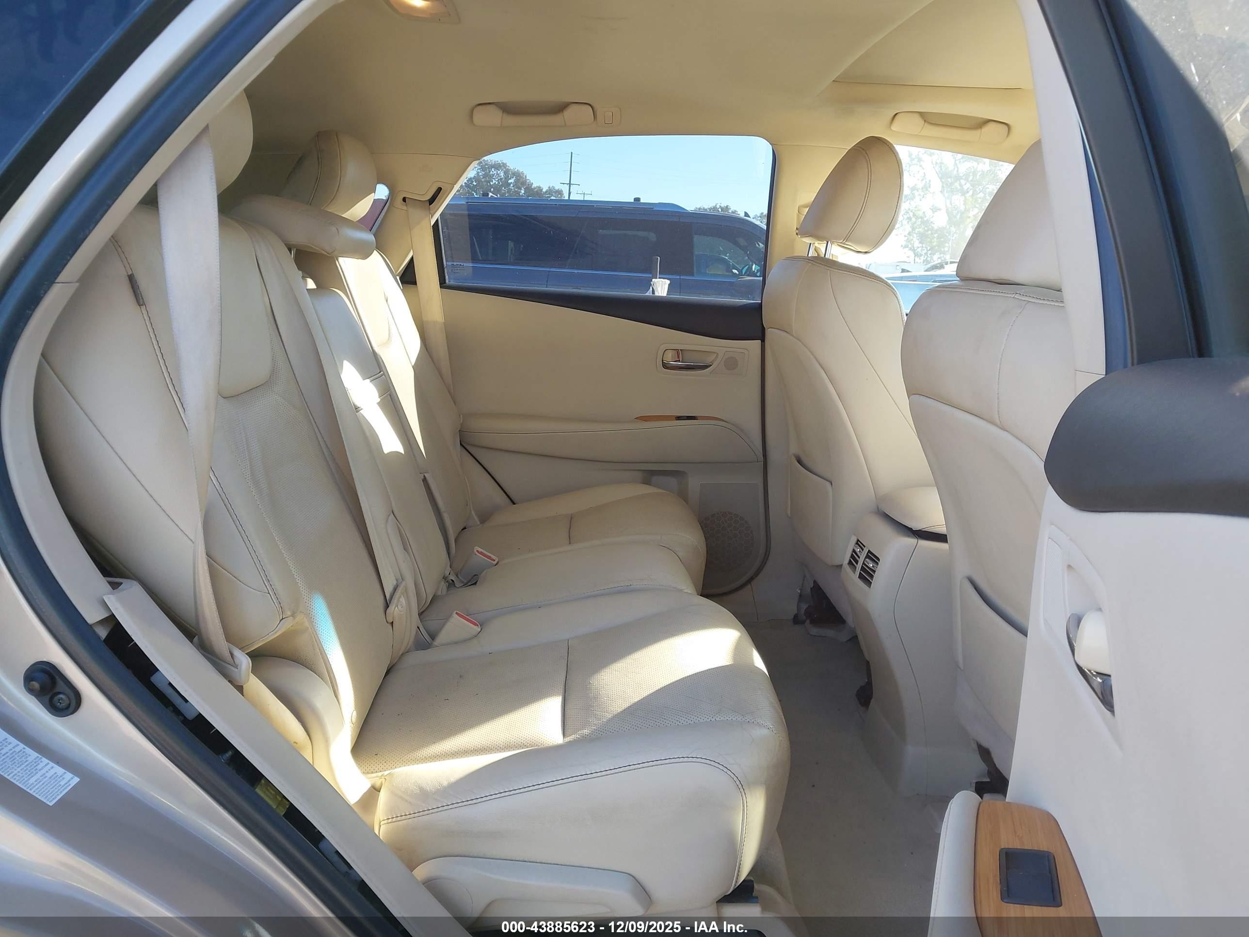 LEXUS RX image 8