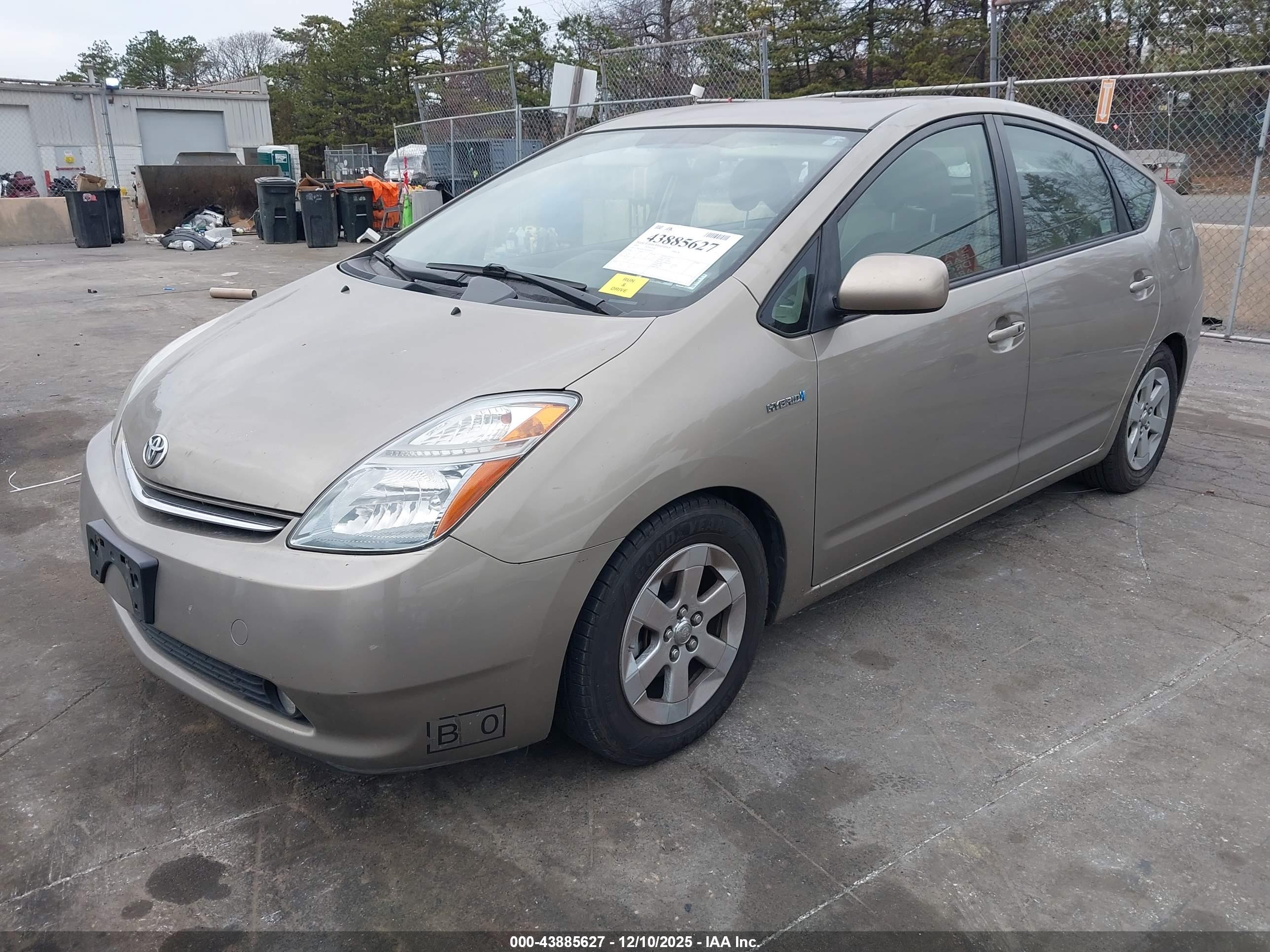 TOYOTA PRIUS image 2