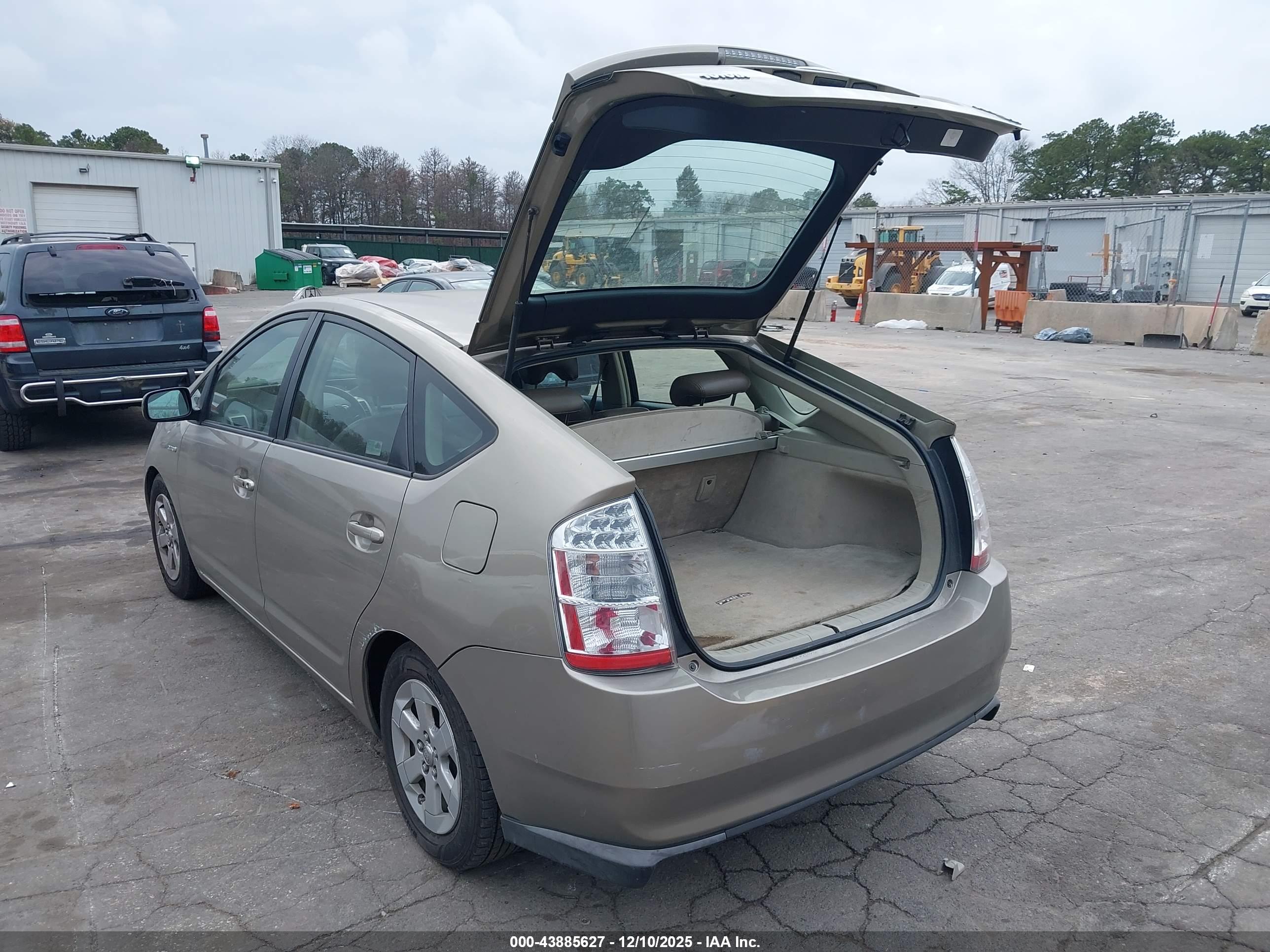 TOYOTA PRIUS image 3