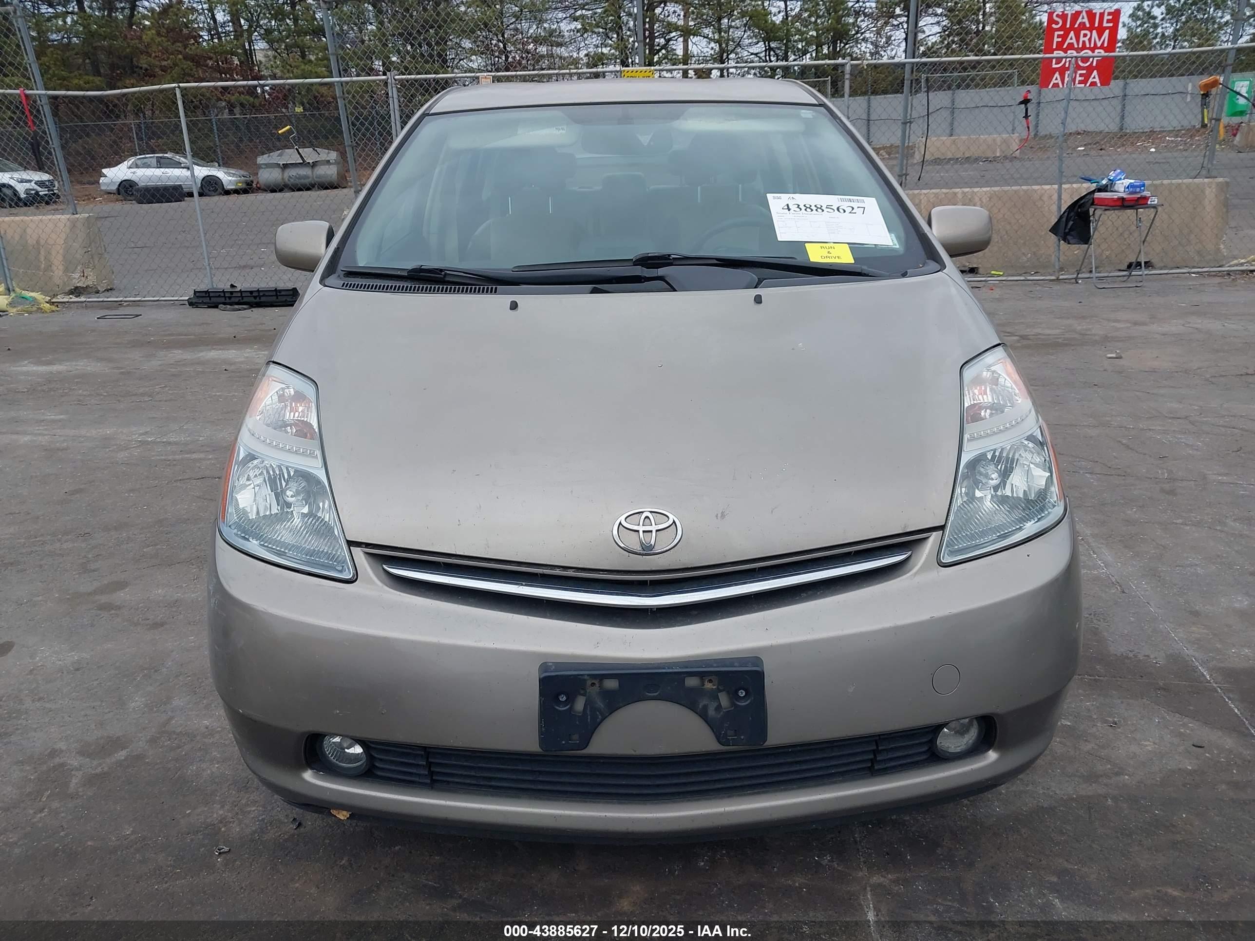 TOYOTA PRIUS image 6