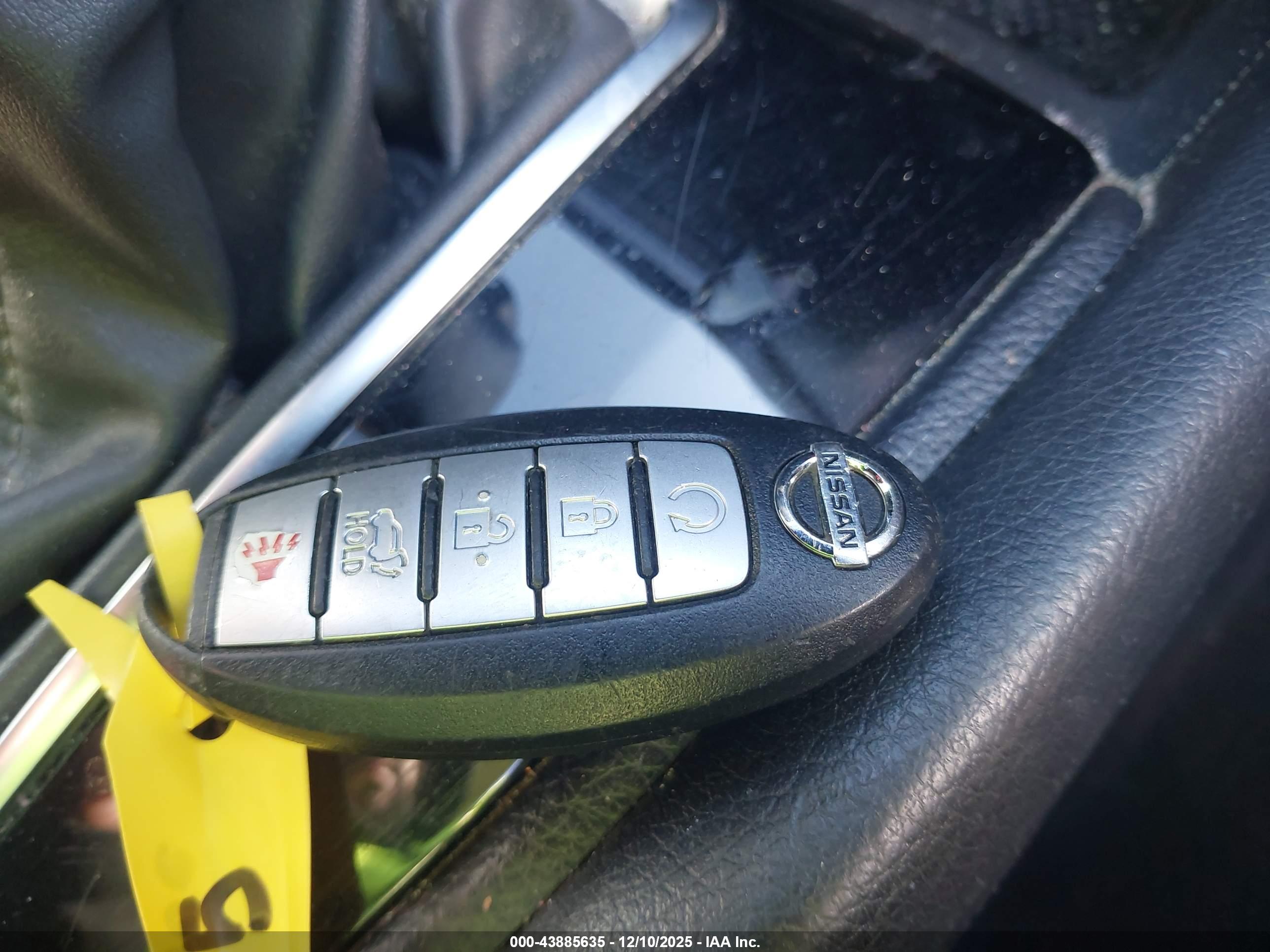 NISSAN ROGUE image 11
