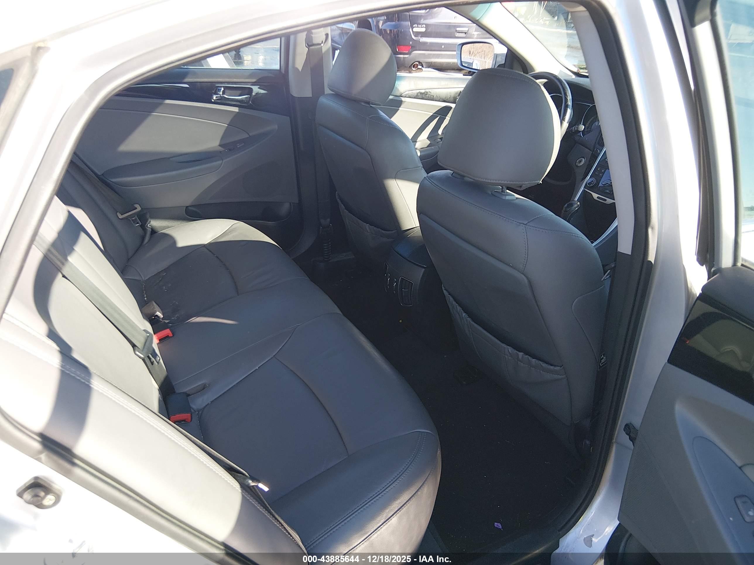 HYUNDAI SONATA image 8