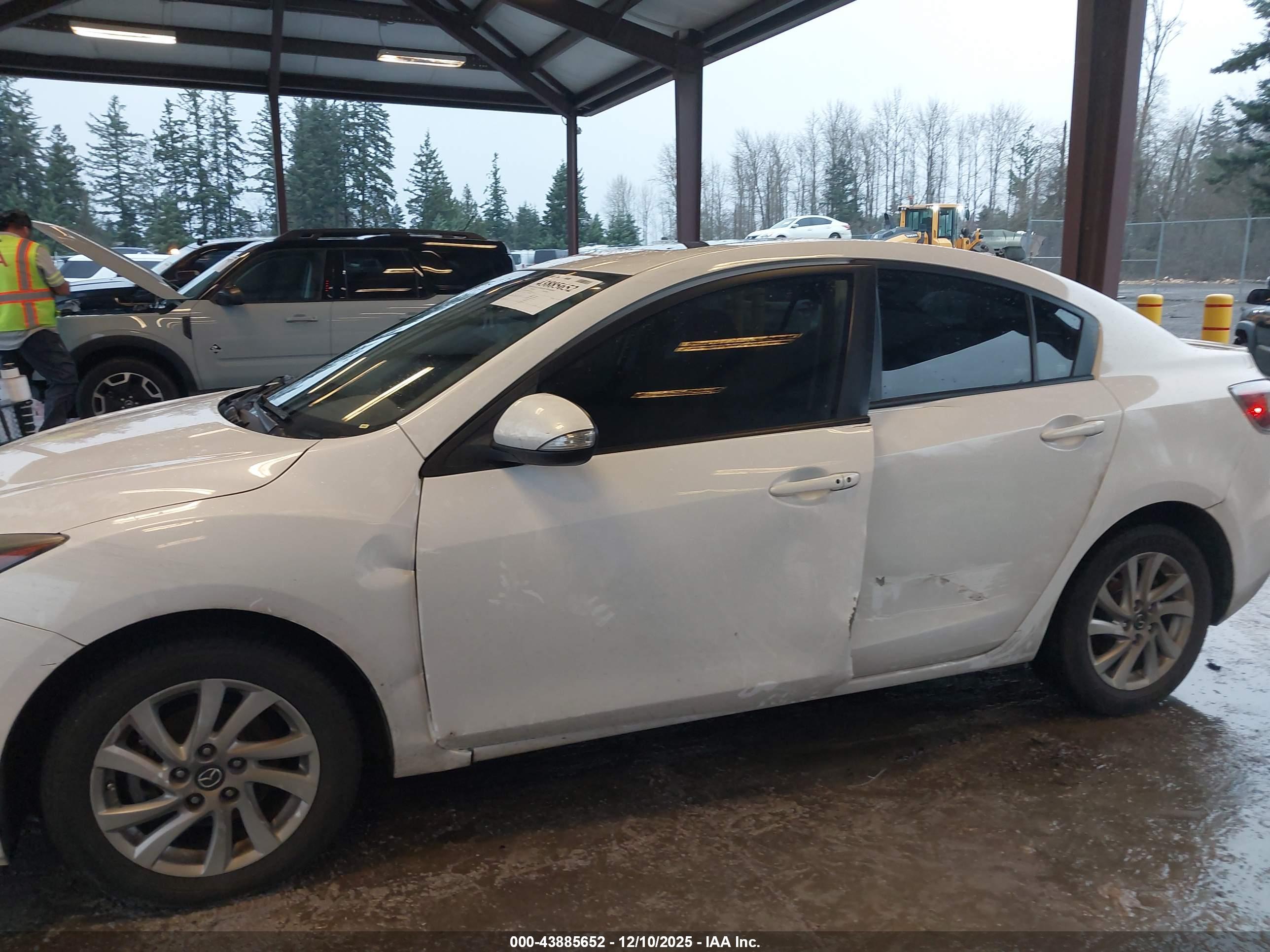 MAZDA MAZDA3 image 6