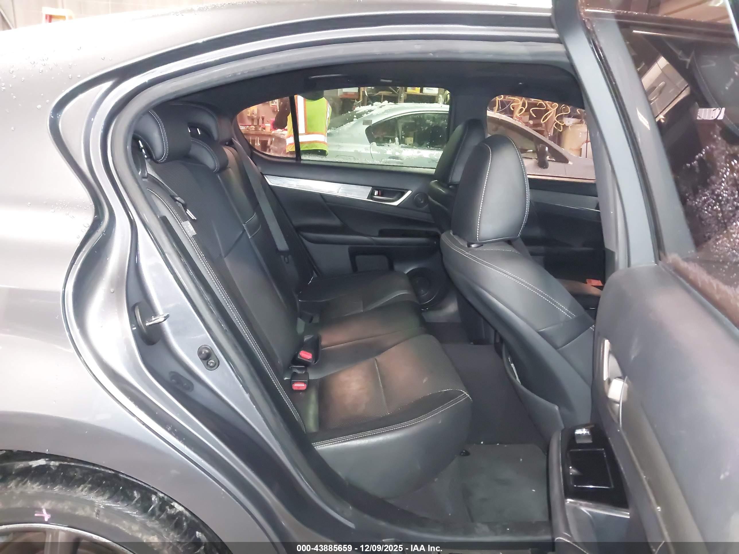 LEXUS GS image 8