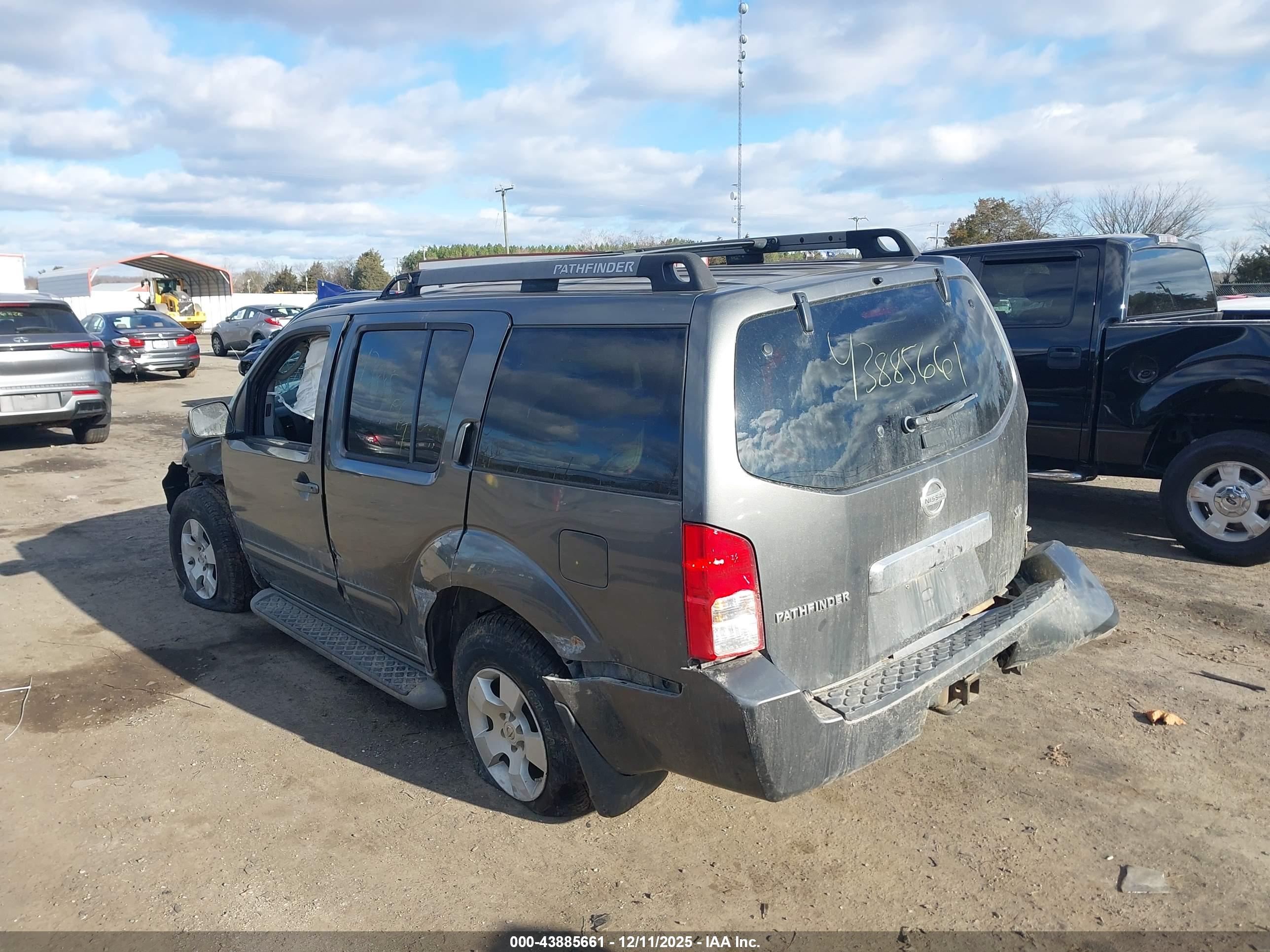 NISSAN PATHFINDER image 3