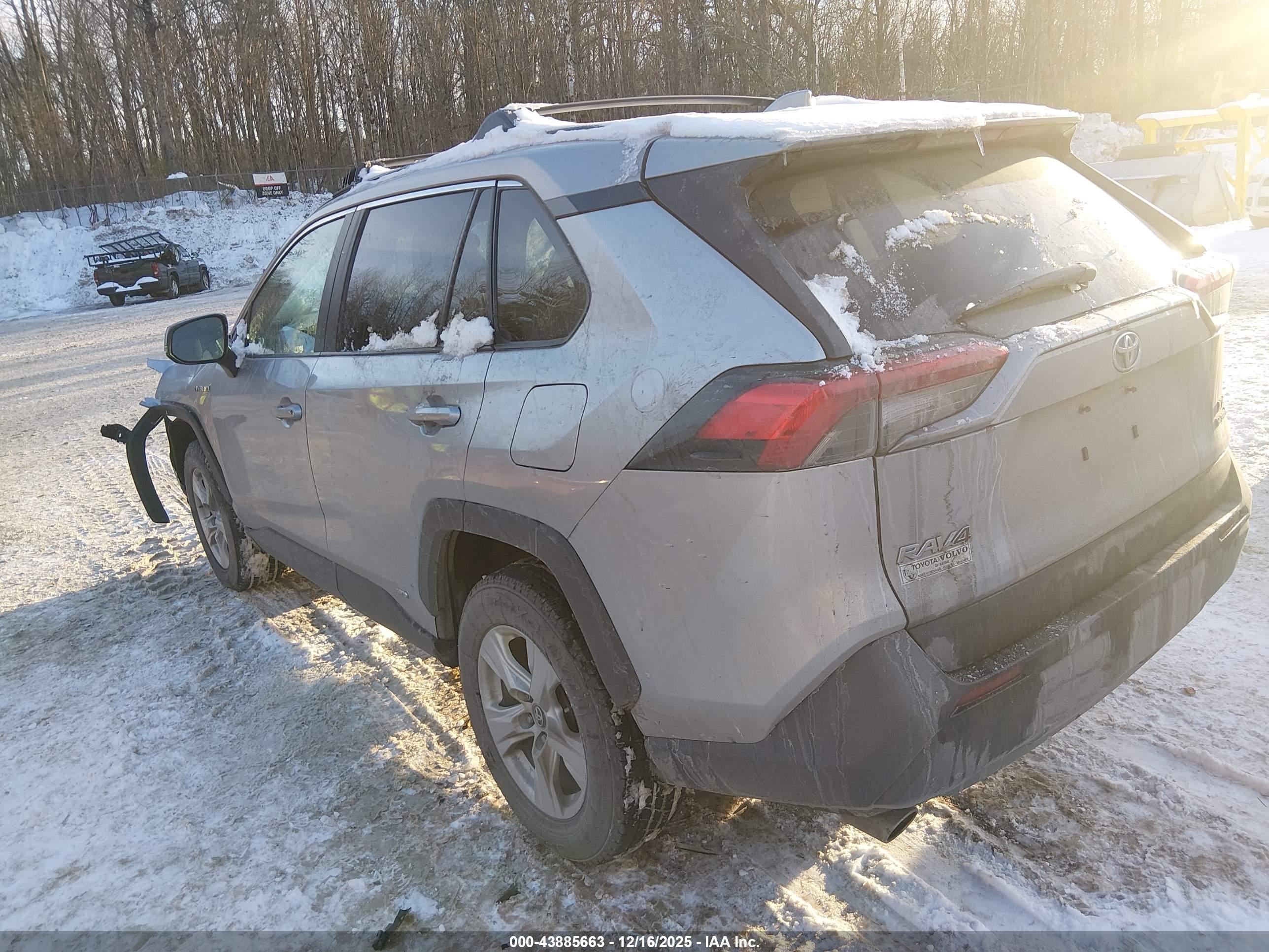 TOYOTA RAV4 image 3