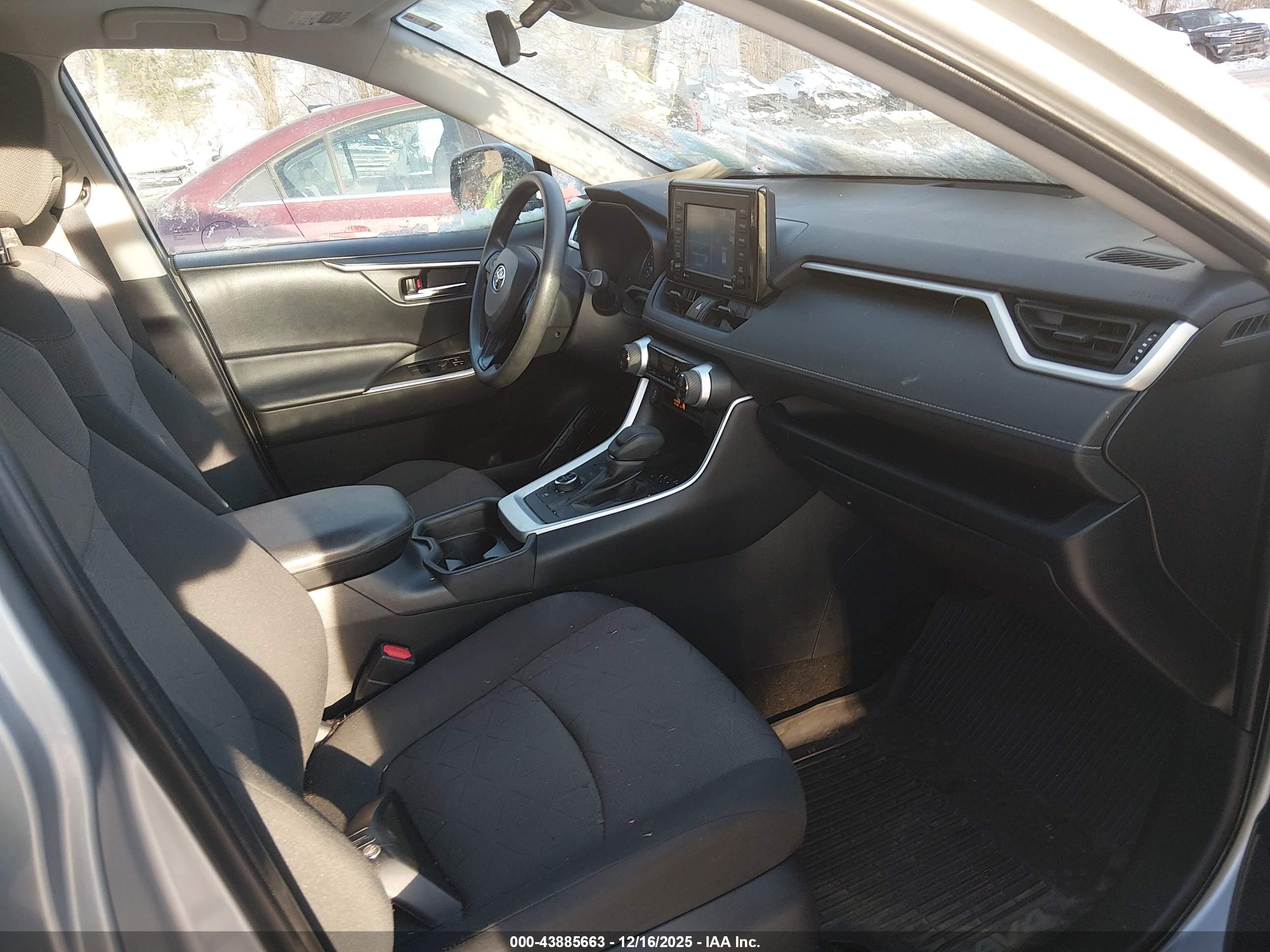 TOYOTA RAV4 image 5