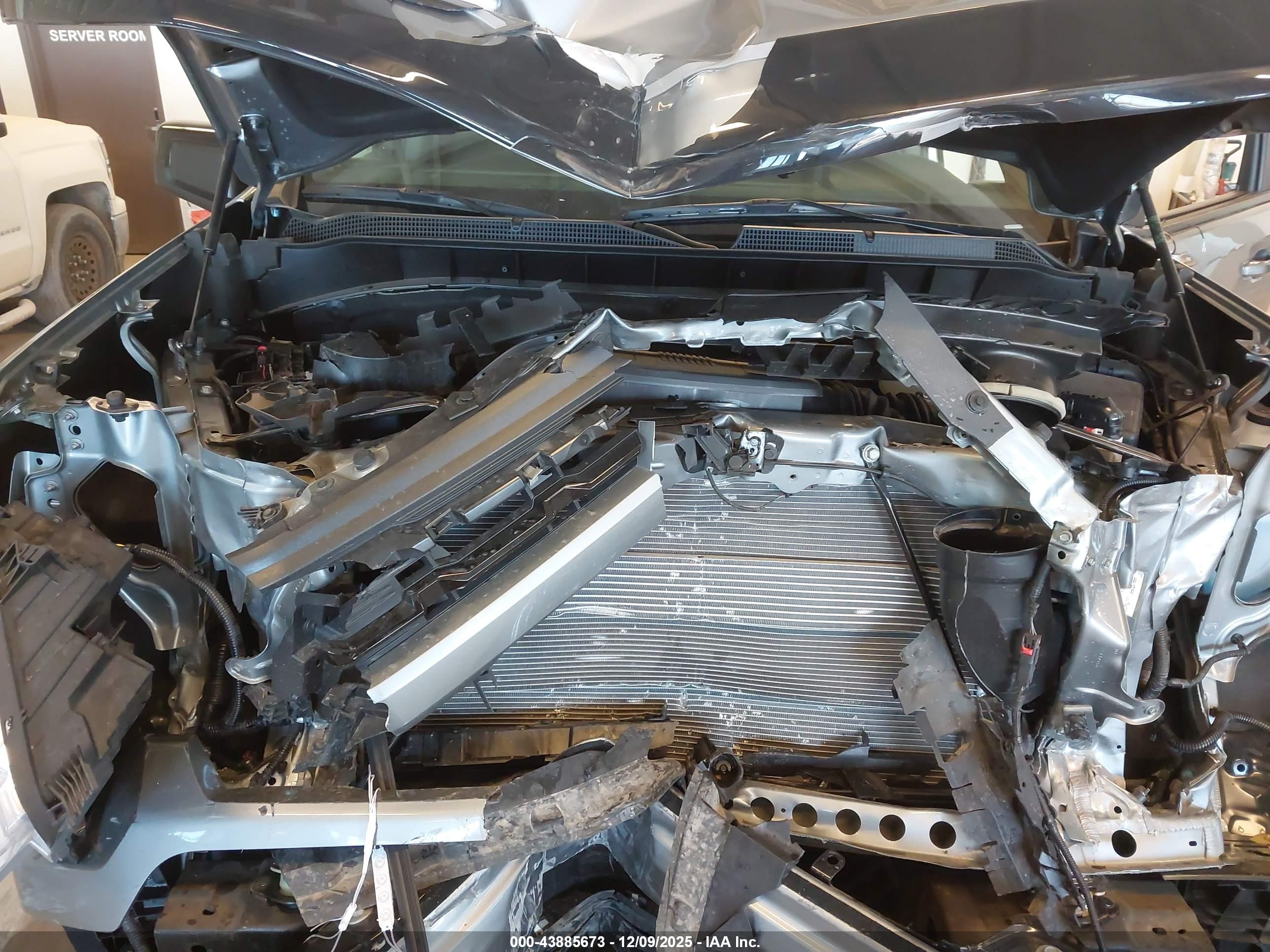 CHEVROLET SILVERADO image 10