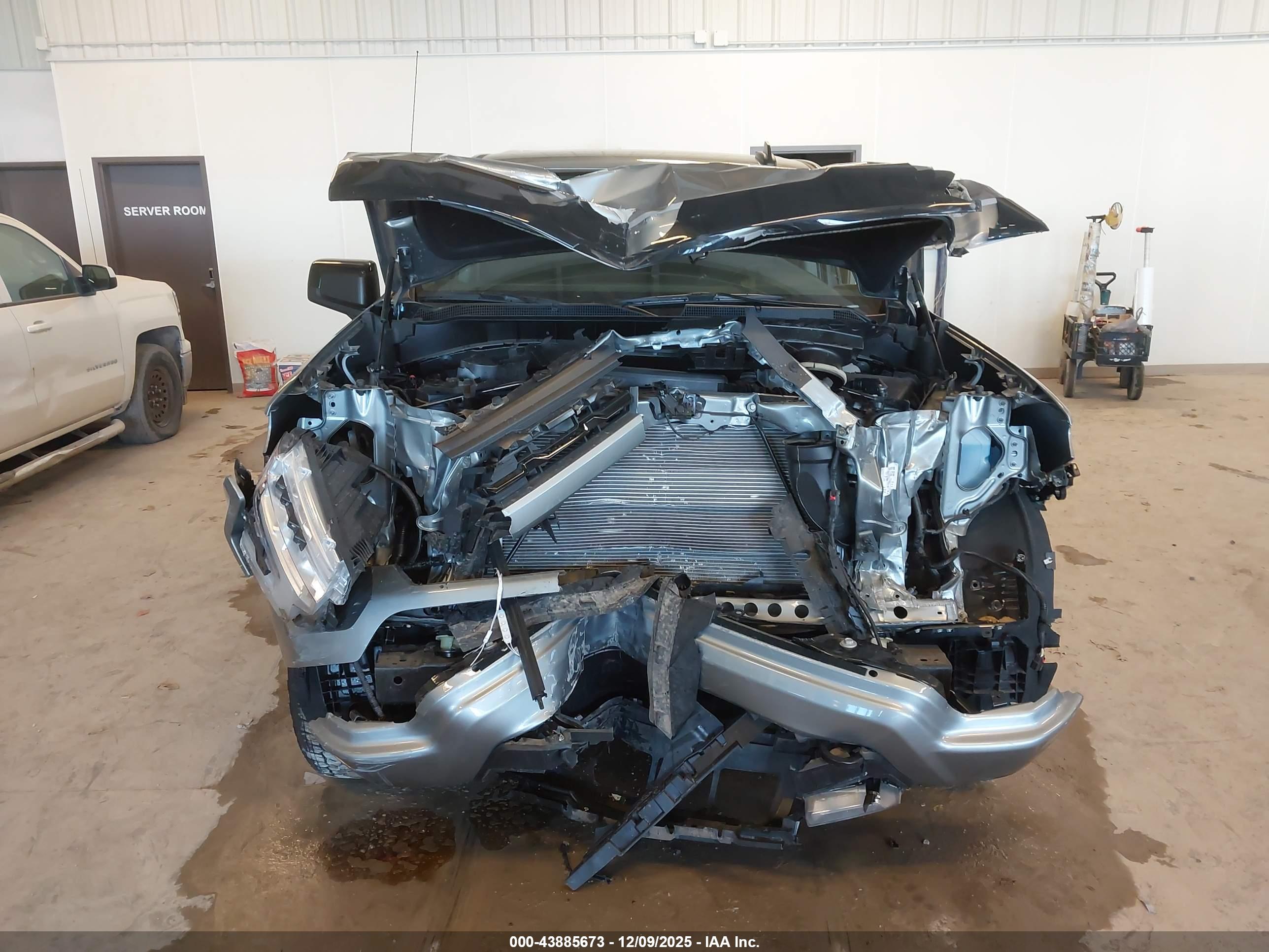 CHEVROLET SILVERADO image 6