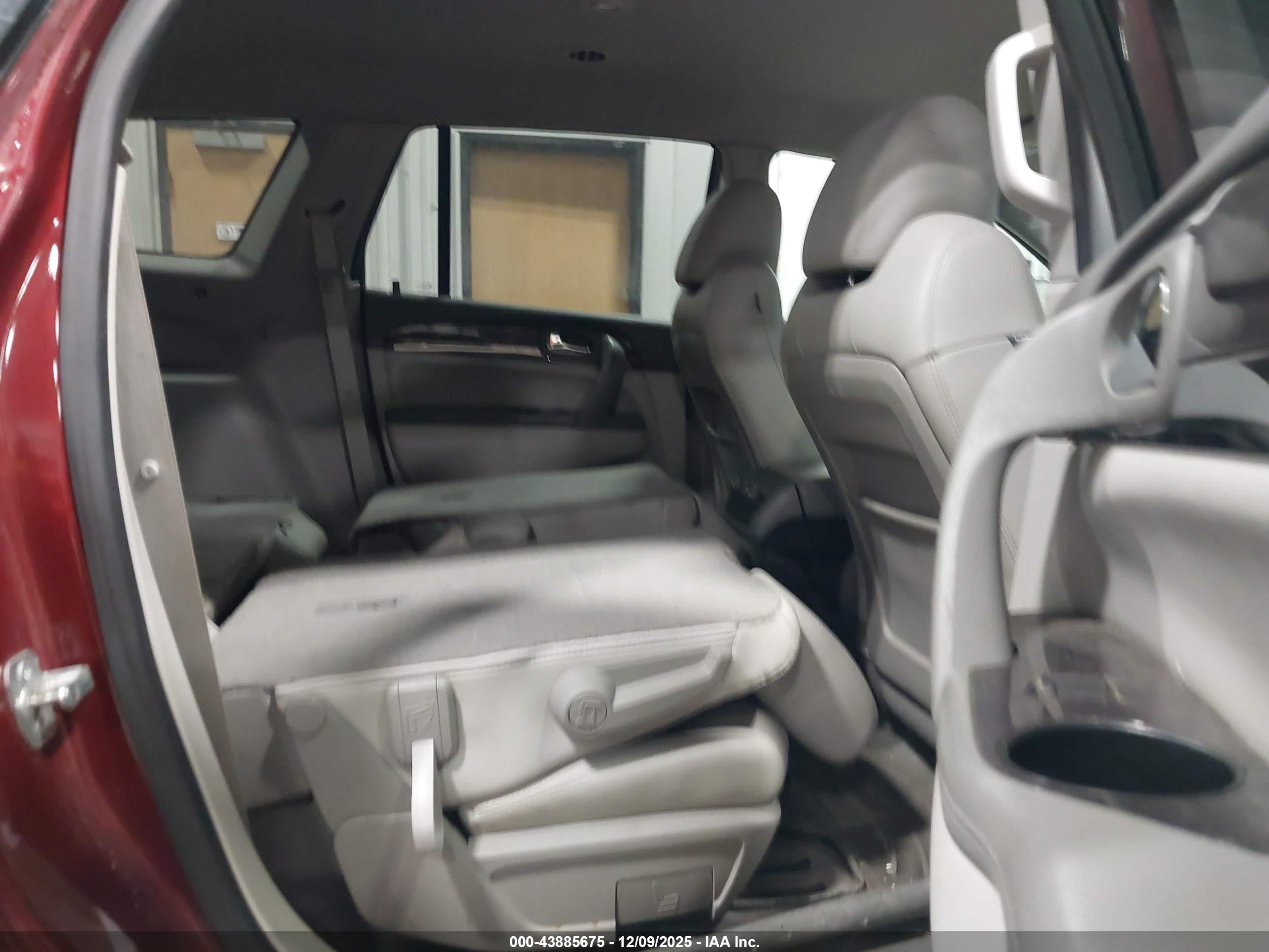 BUICK ENCLAVE image 8