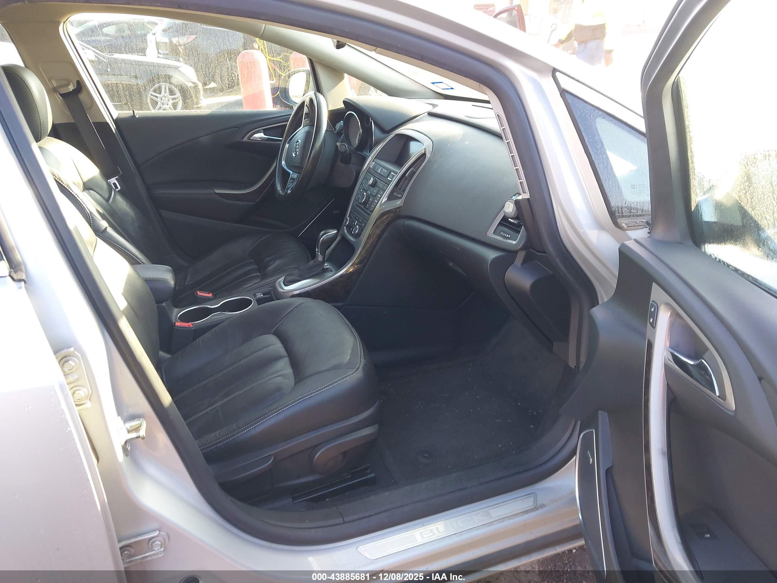 BUICK VERANO image 5