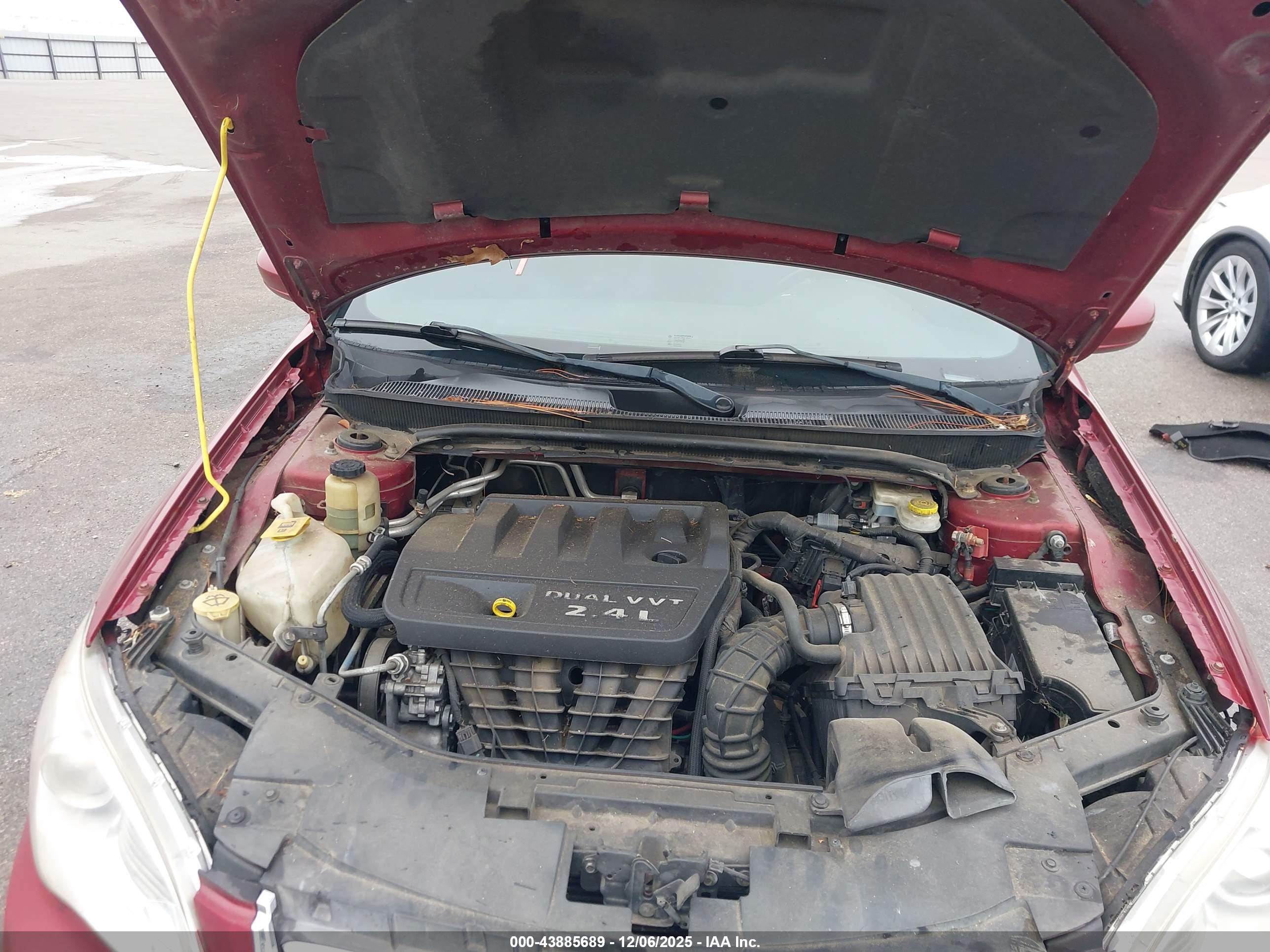 CHRYSLER 200 image 10