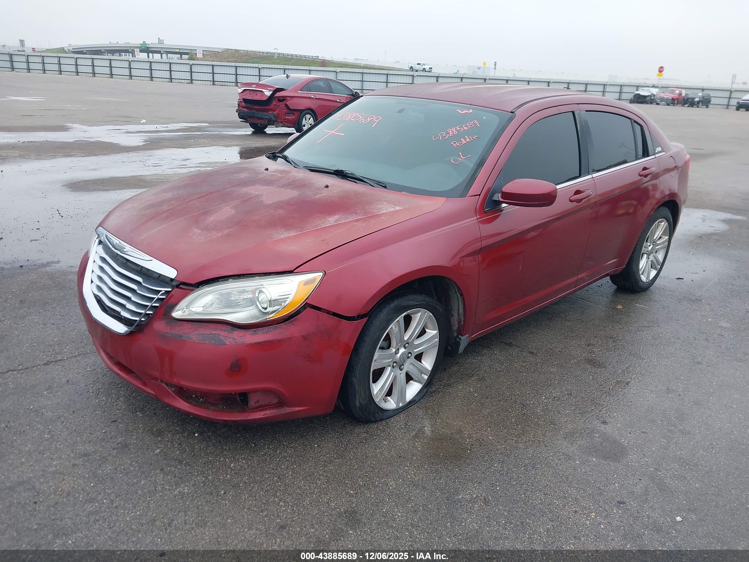 CHRYSLER 200 image 2