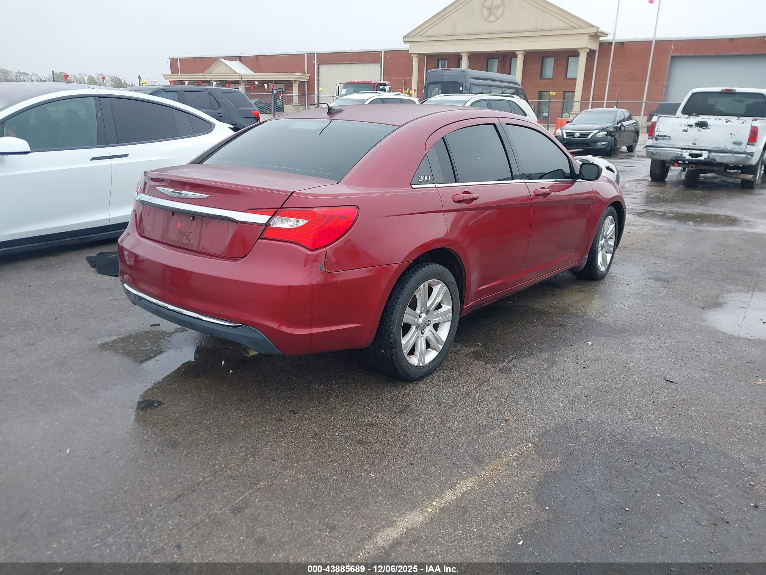 CHRYSLER 200 image 4