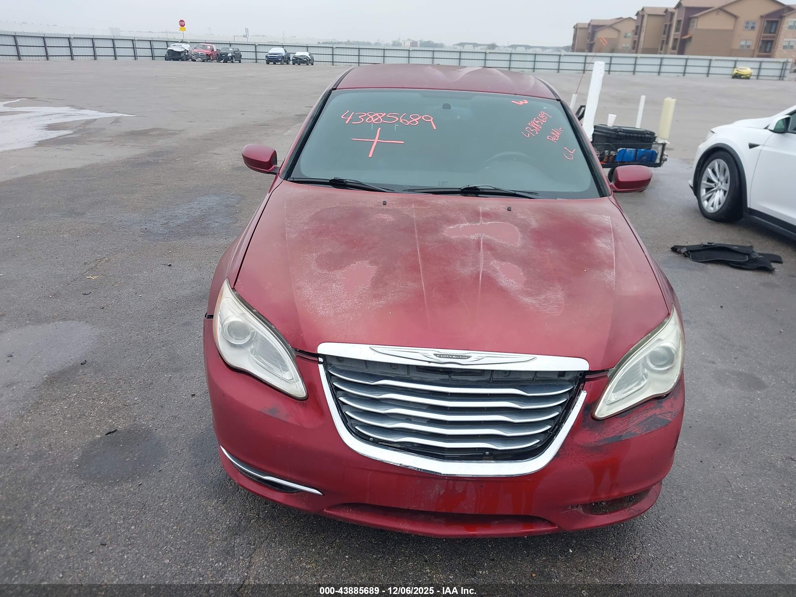 CHRYSLER 200 image 6