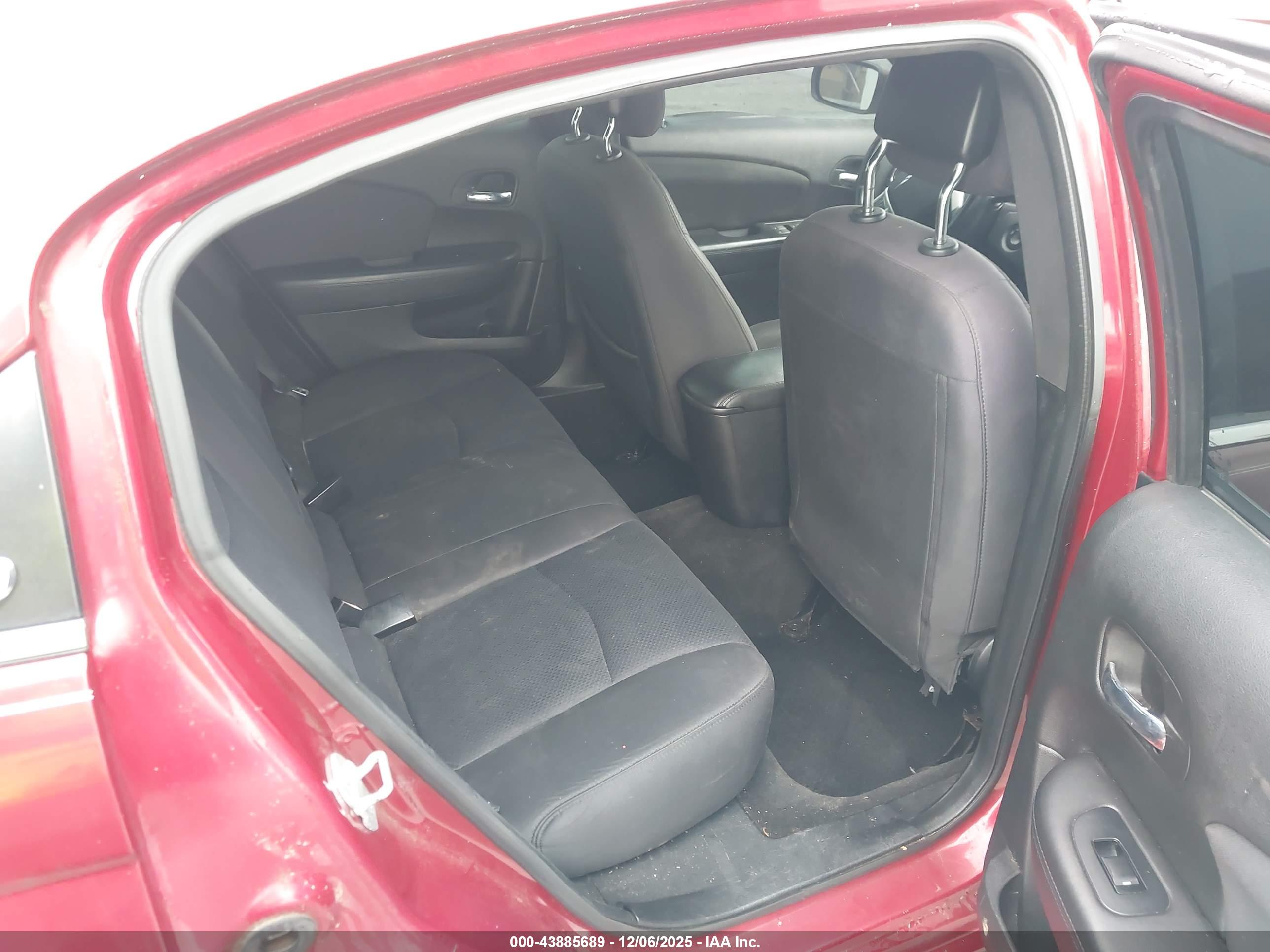 CHRYSLER 200 image 8