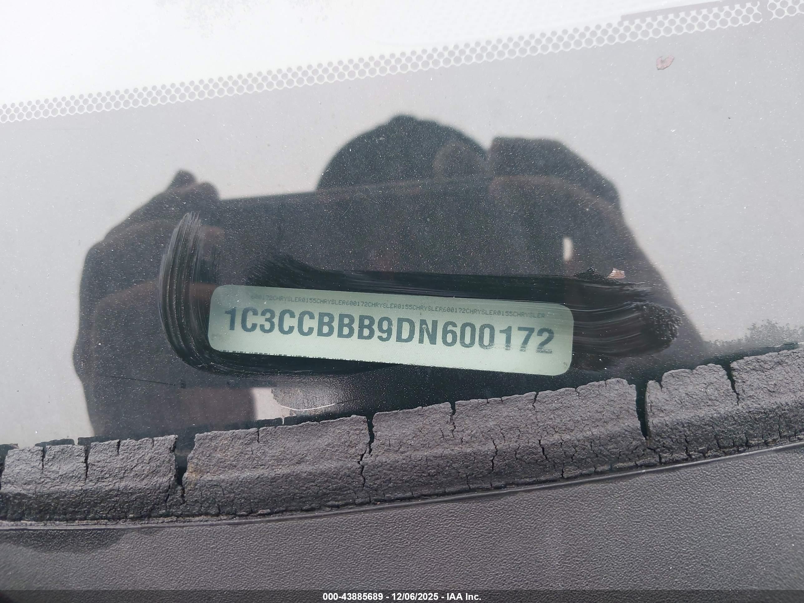 CHRYSLER 200 image 9