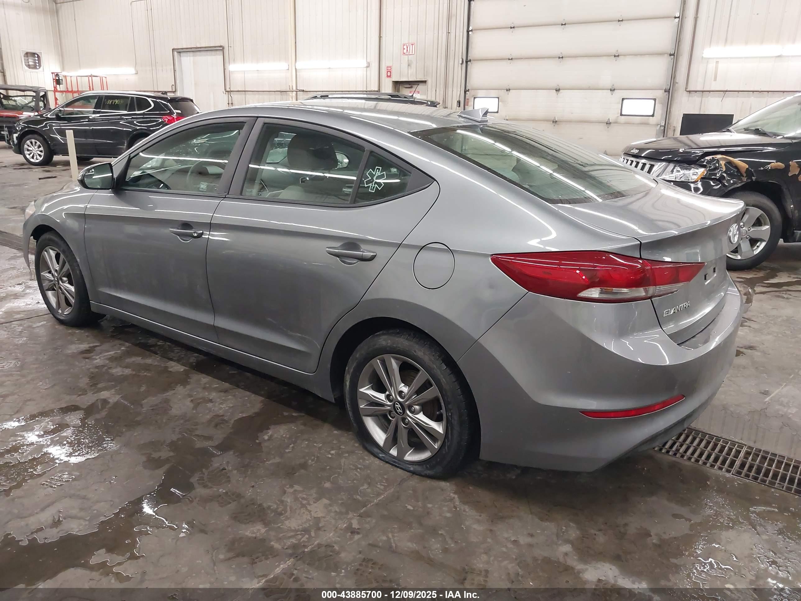 HYUNDAI ELANTRA image 3