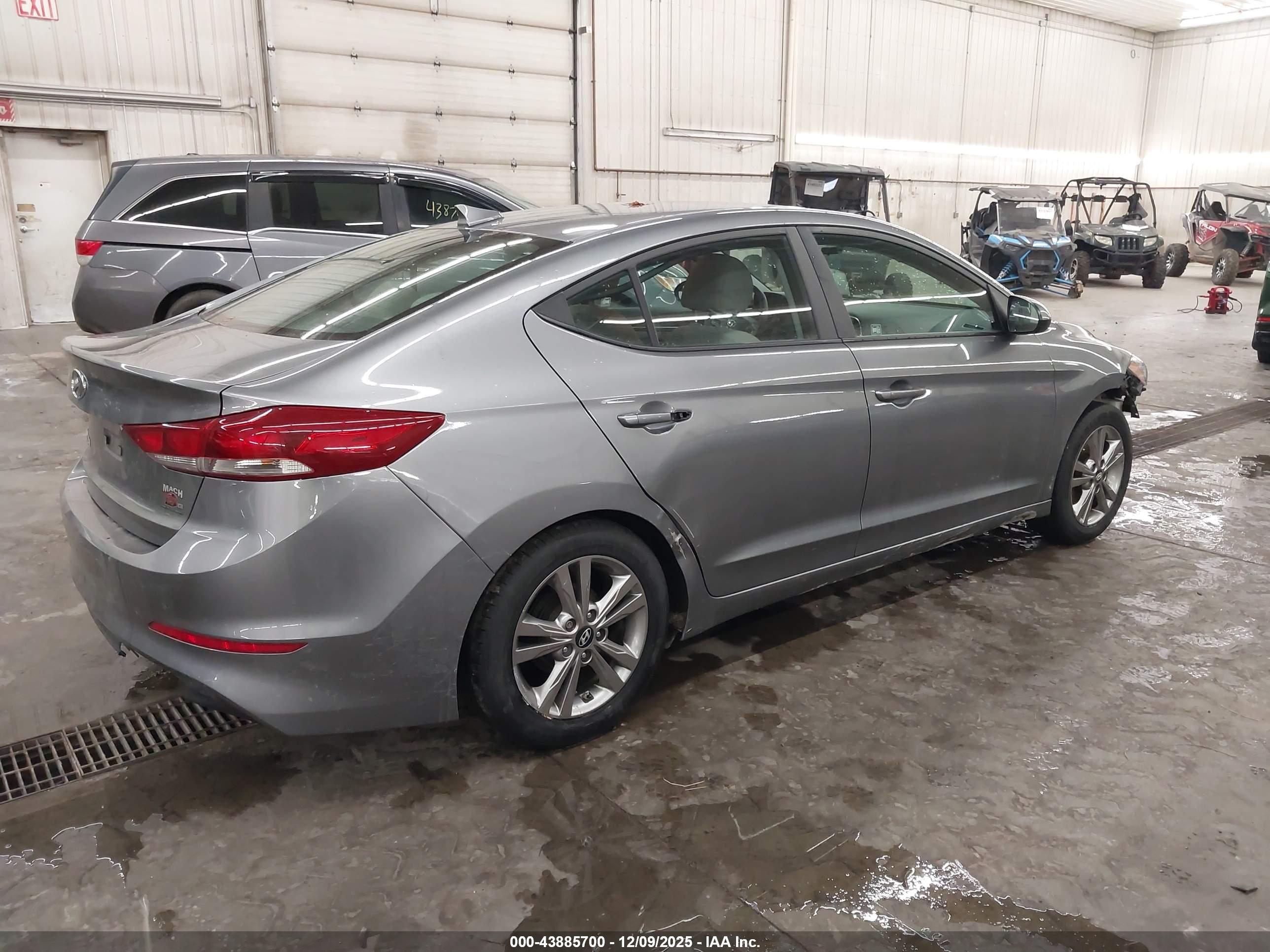 HYUNDAI ELANTRA image 4