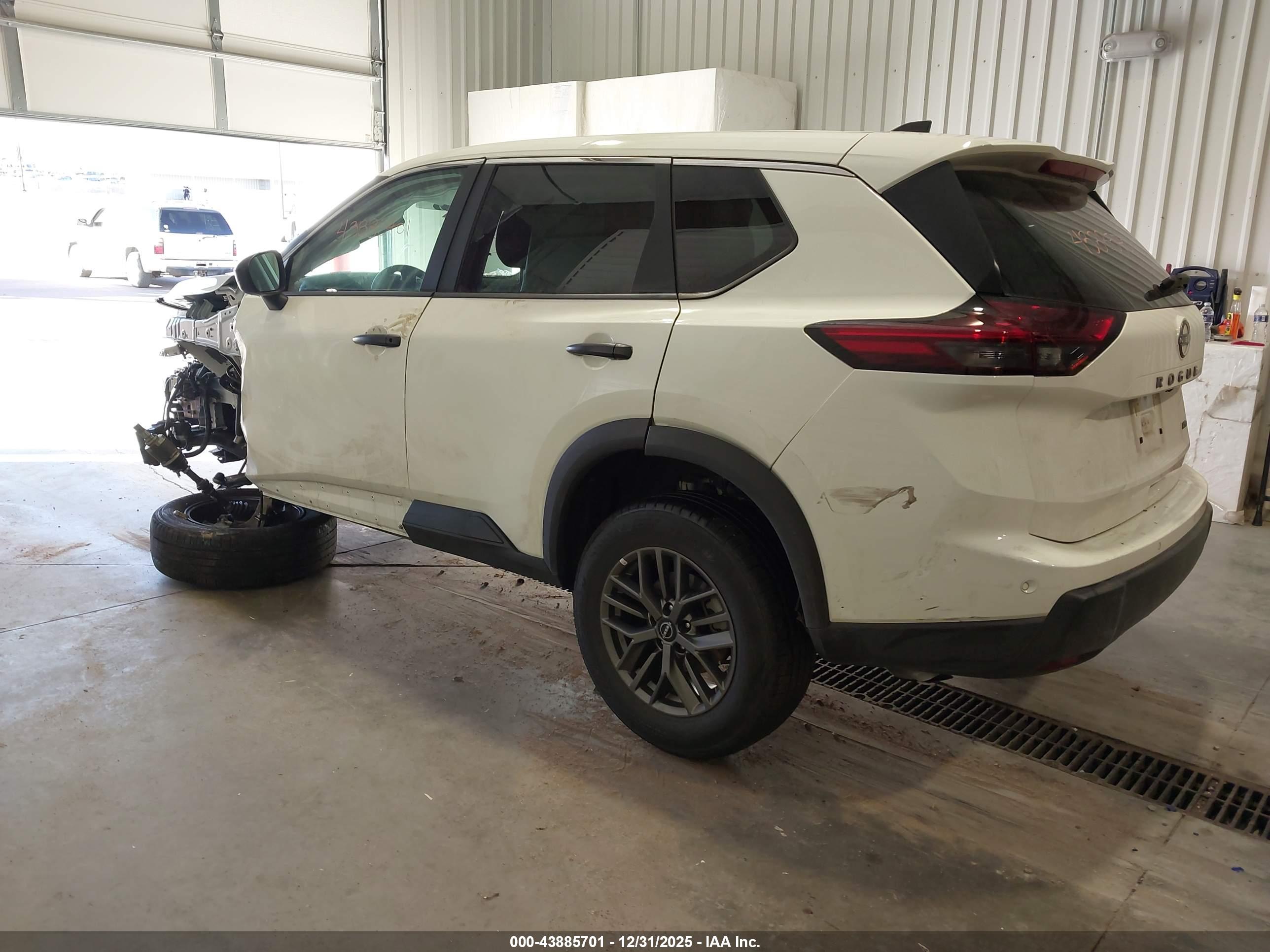 NISSAN ROGUE image 3