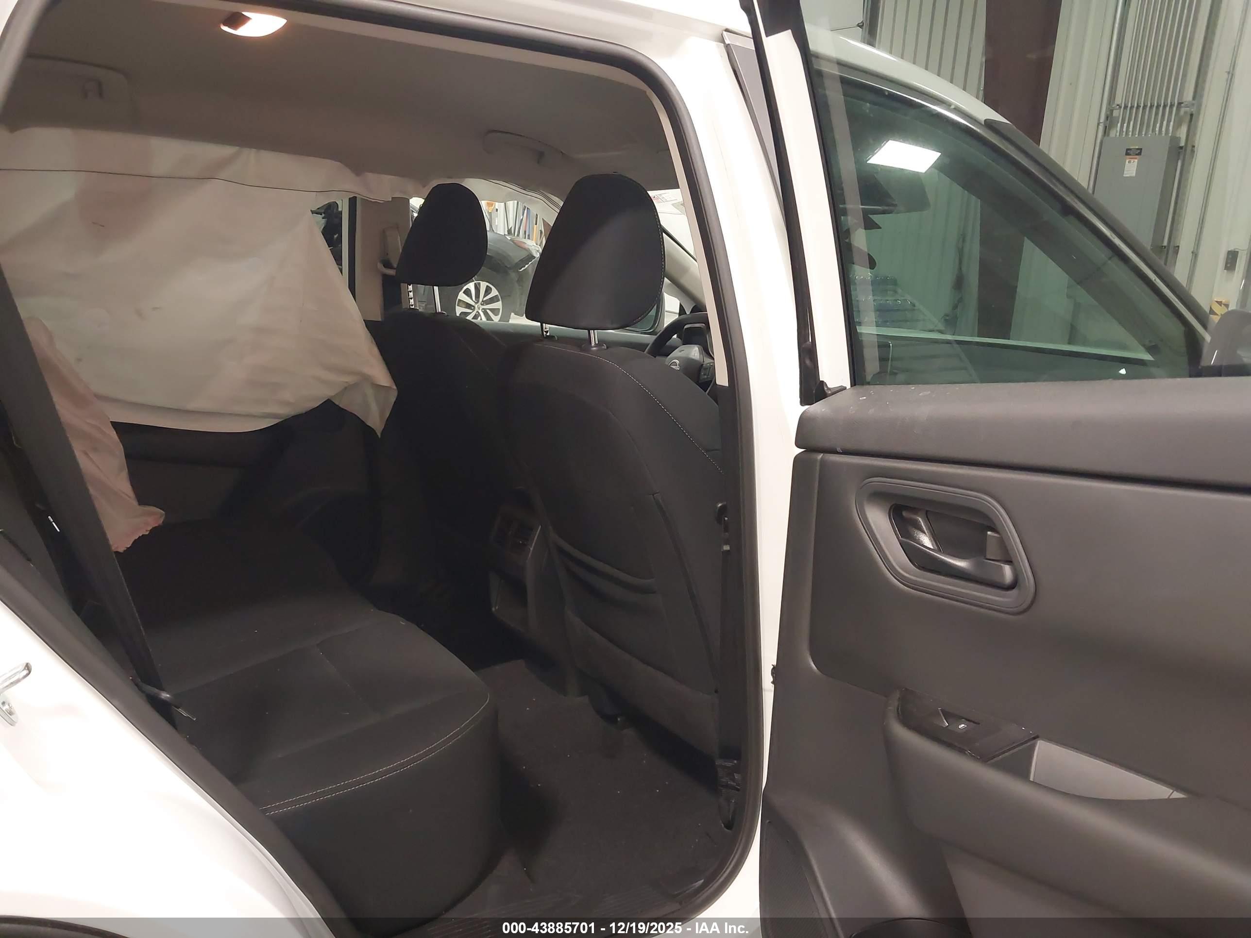 NISSAN ROGUE image 8
