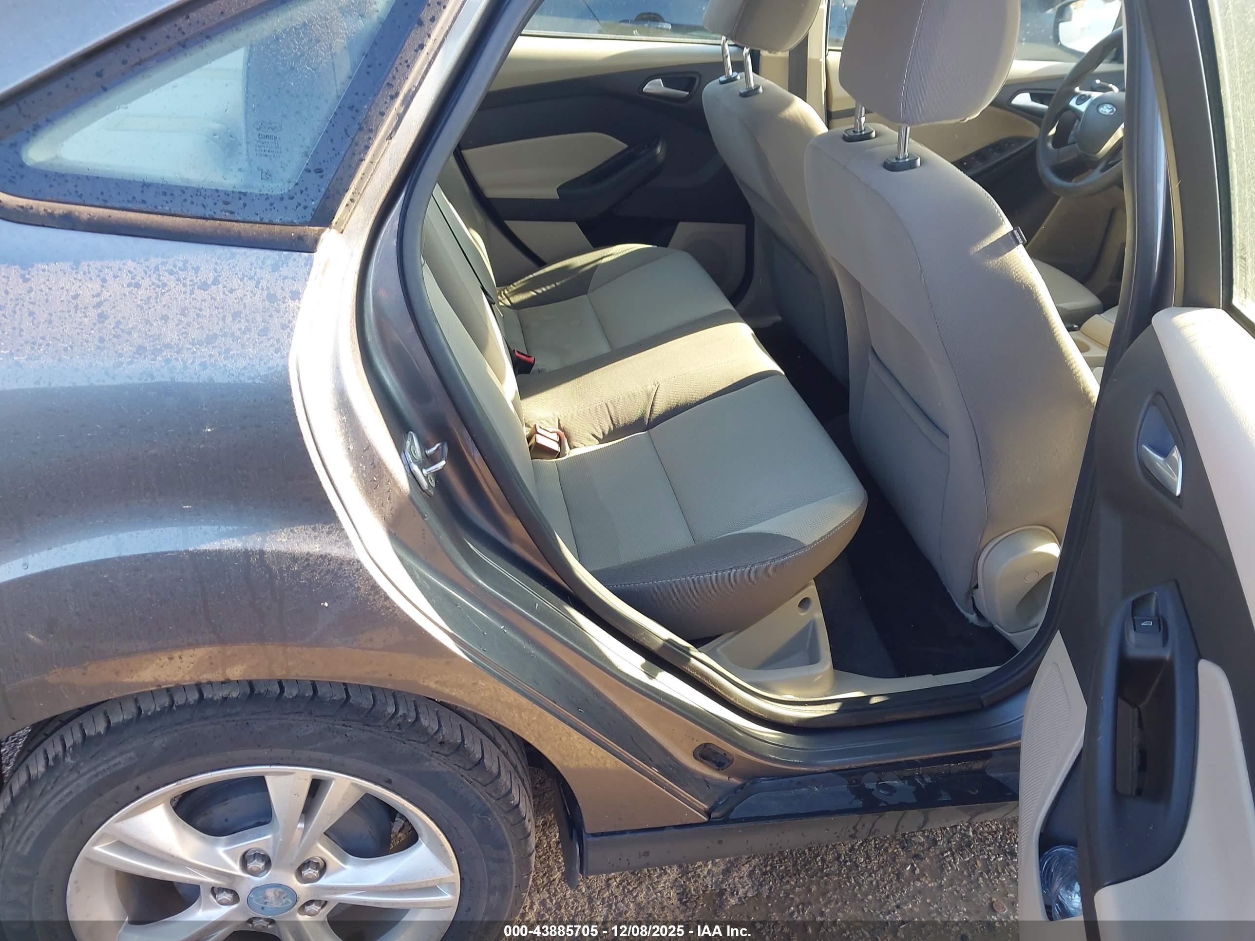 FORD FOCUS image 8
