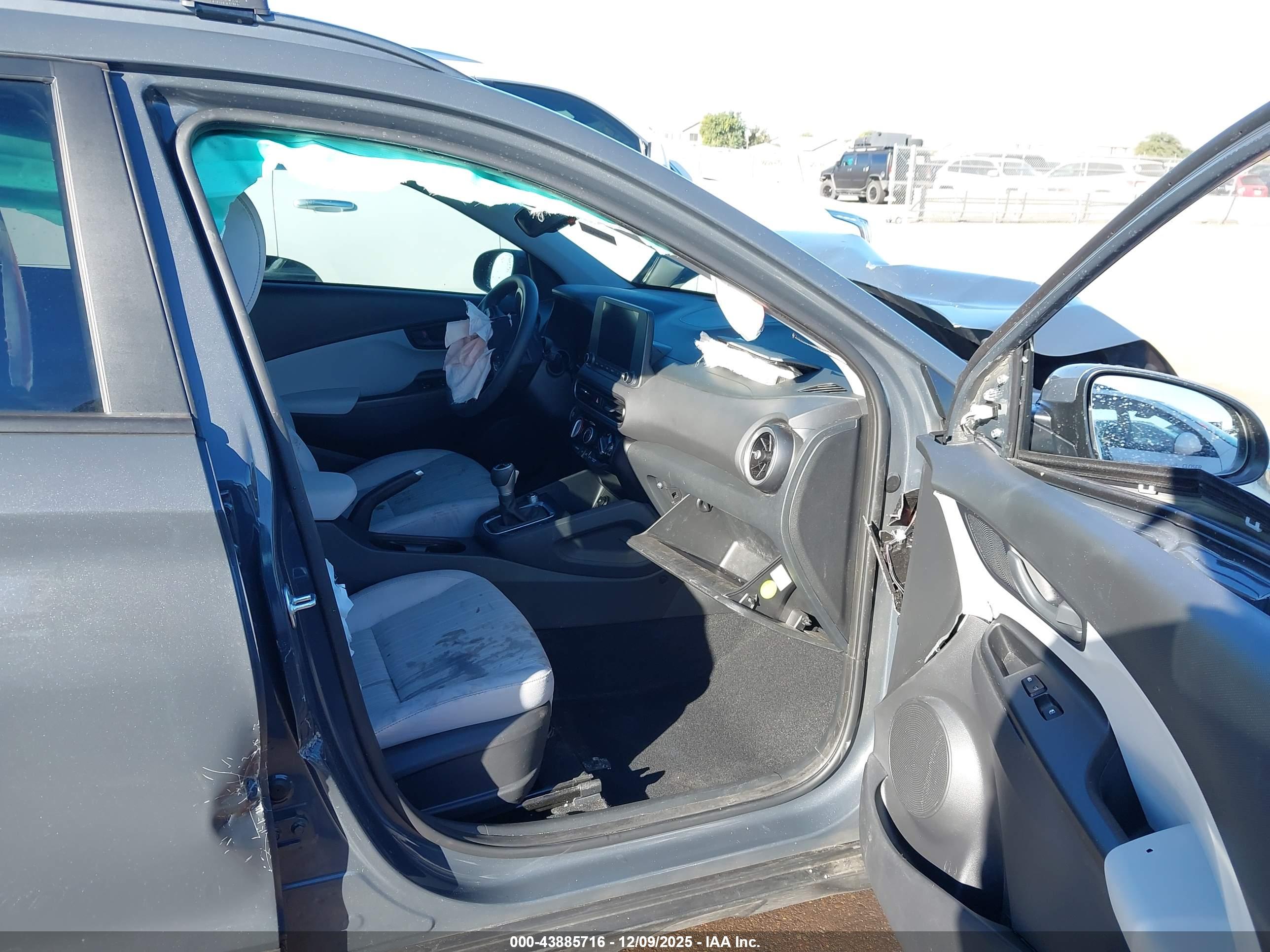 HYUNDAI KONA image 5