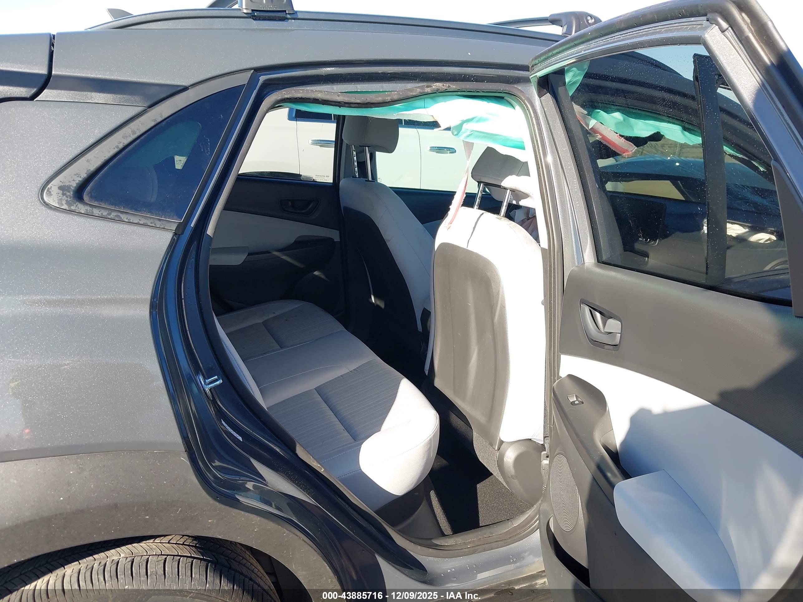 HYUNDAI KONA image 8