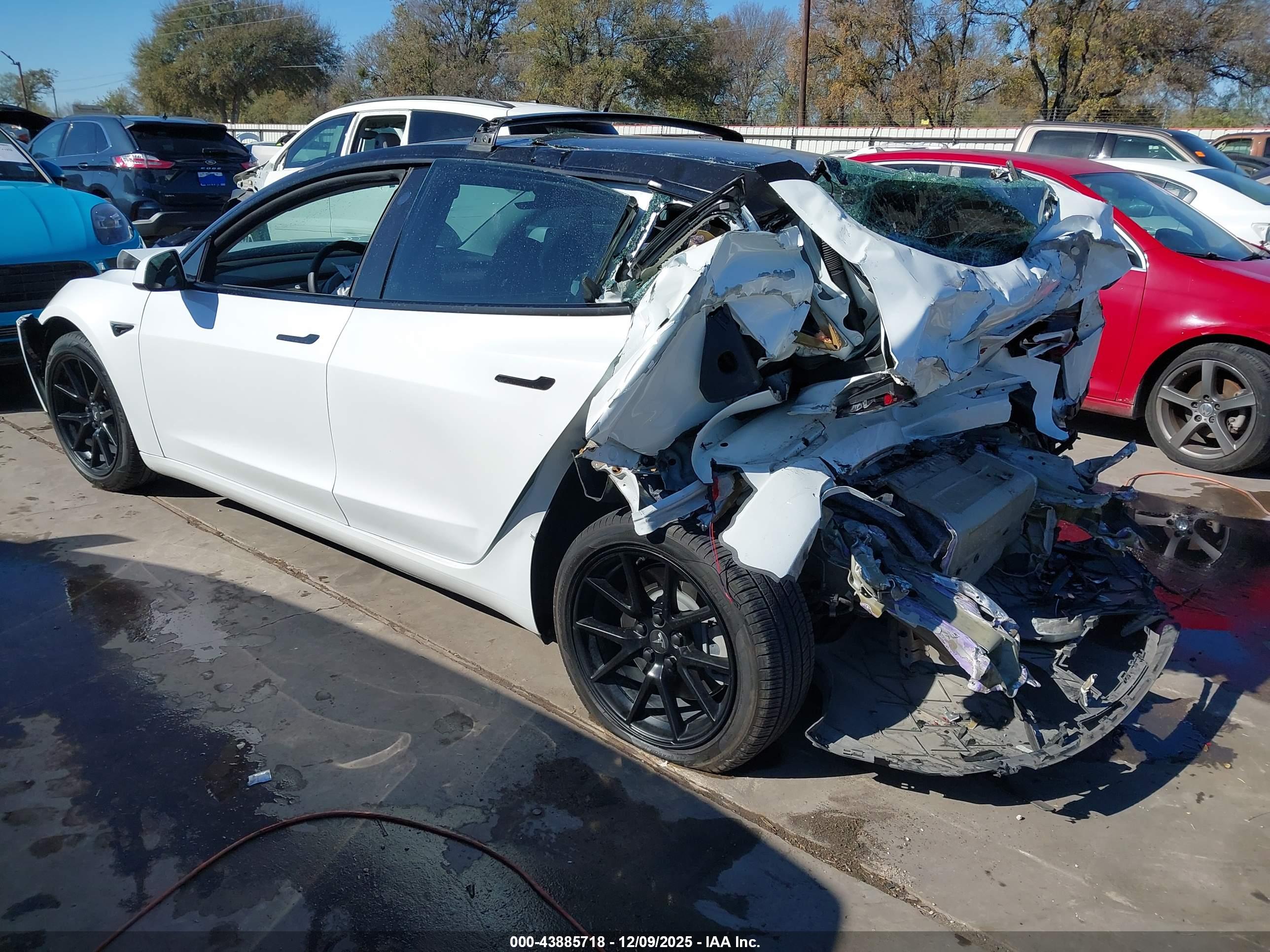 TESLA MODEL image 3