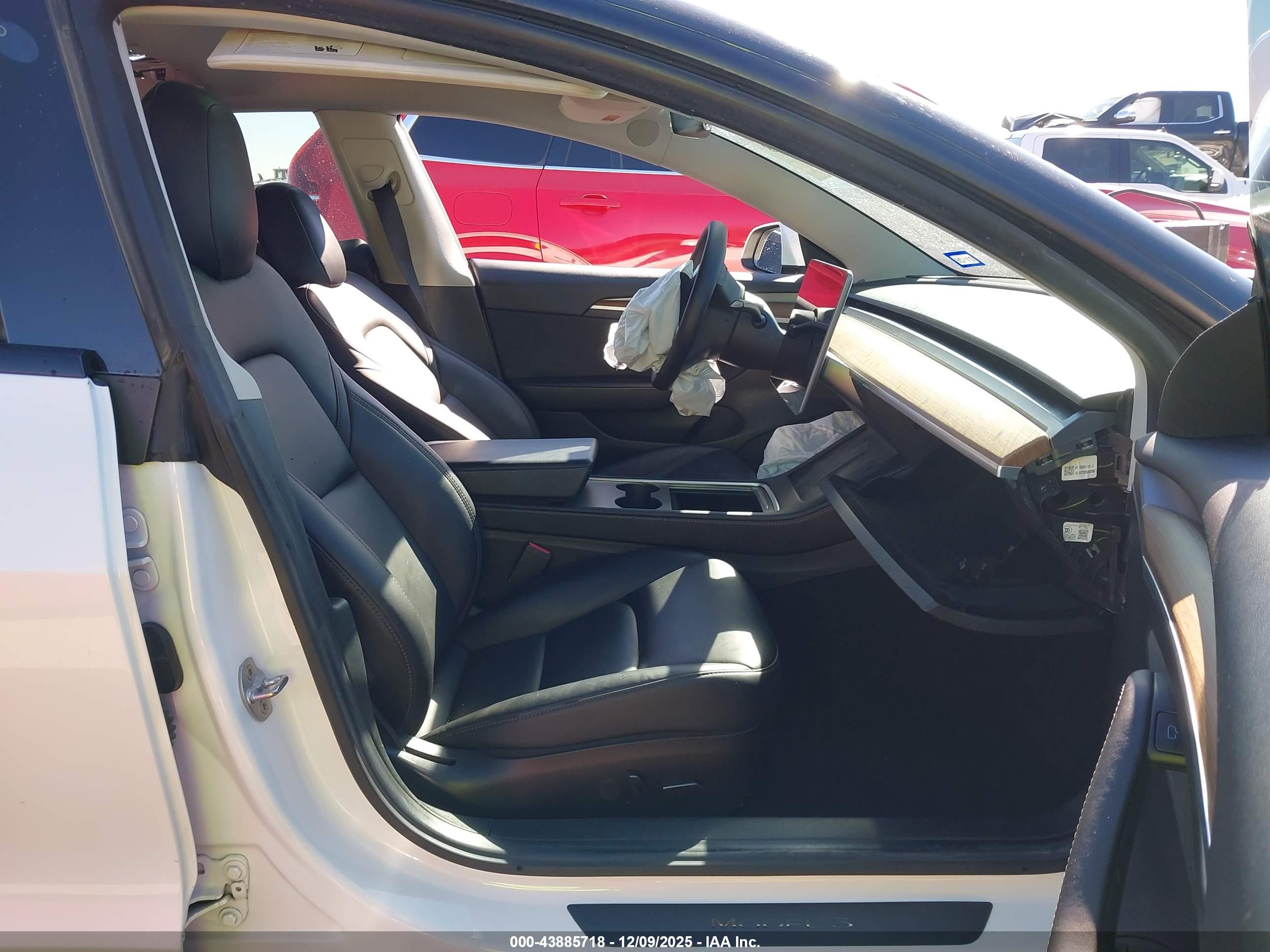 TESLA MODEL image 5