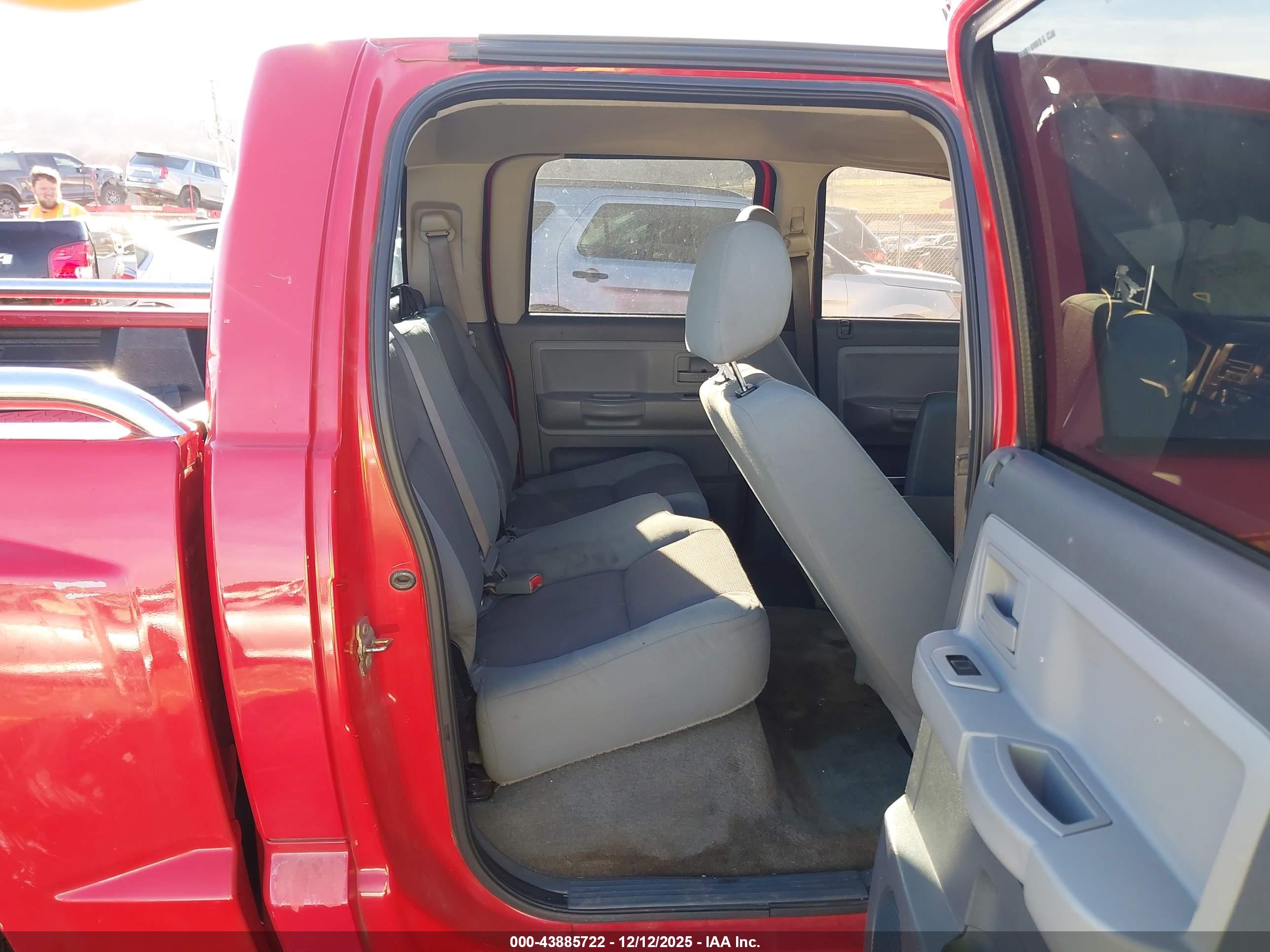 DODGE DAKOTA image 8