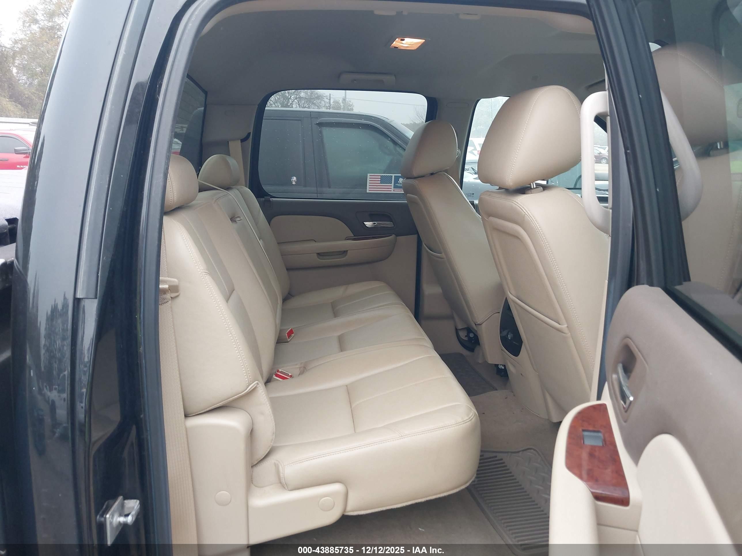 GMC SIERRA image 8