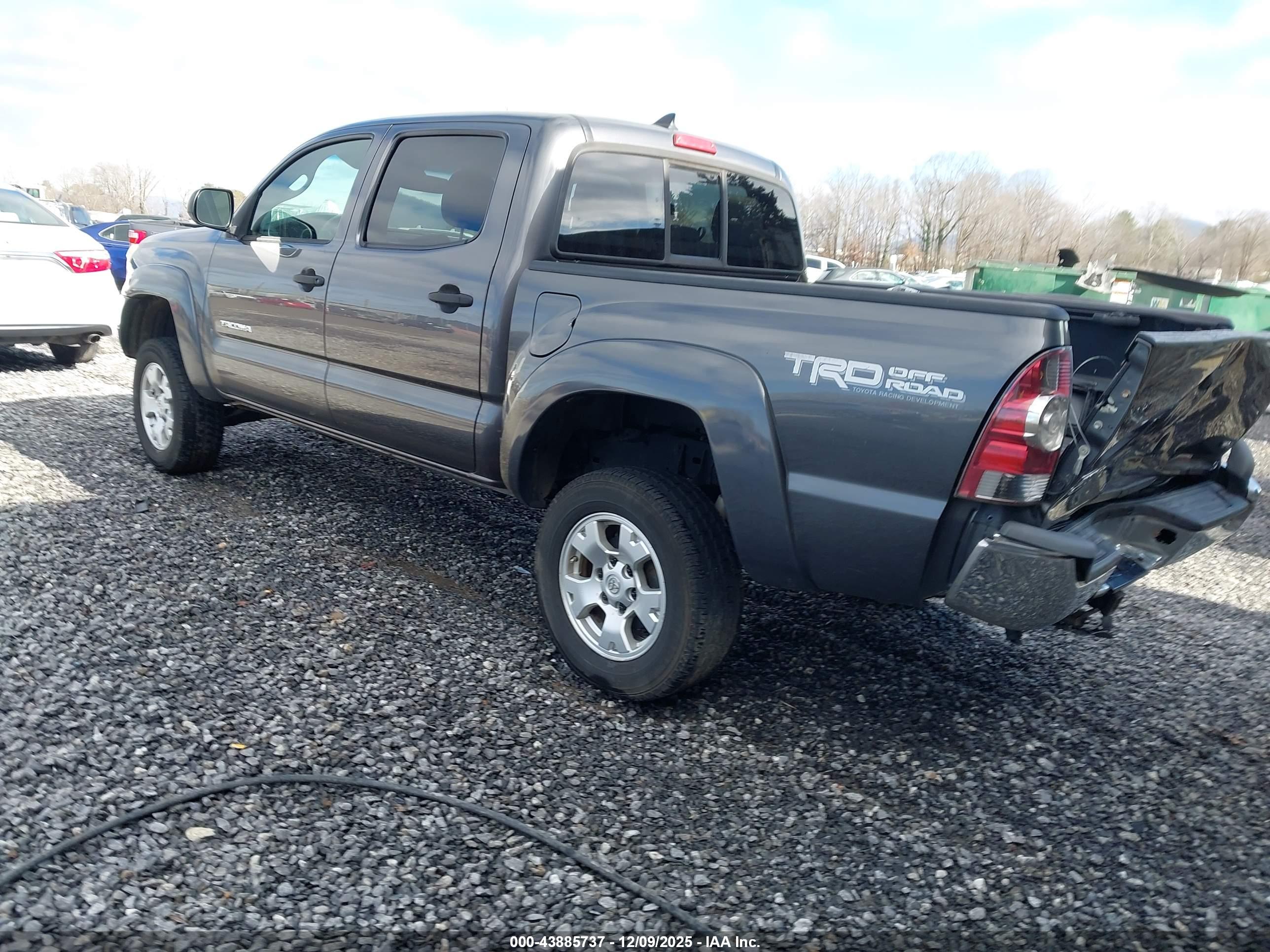 TOYOTA TACOMA image 3