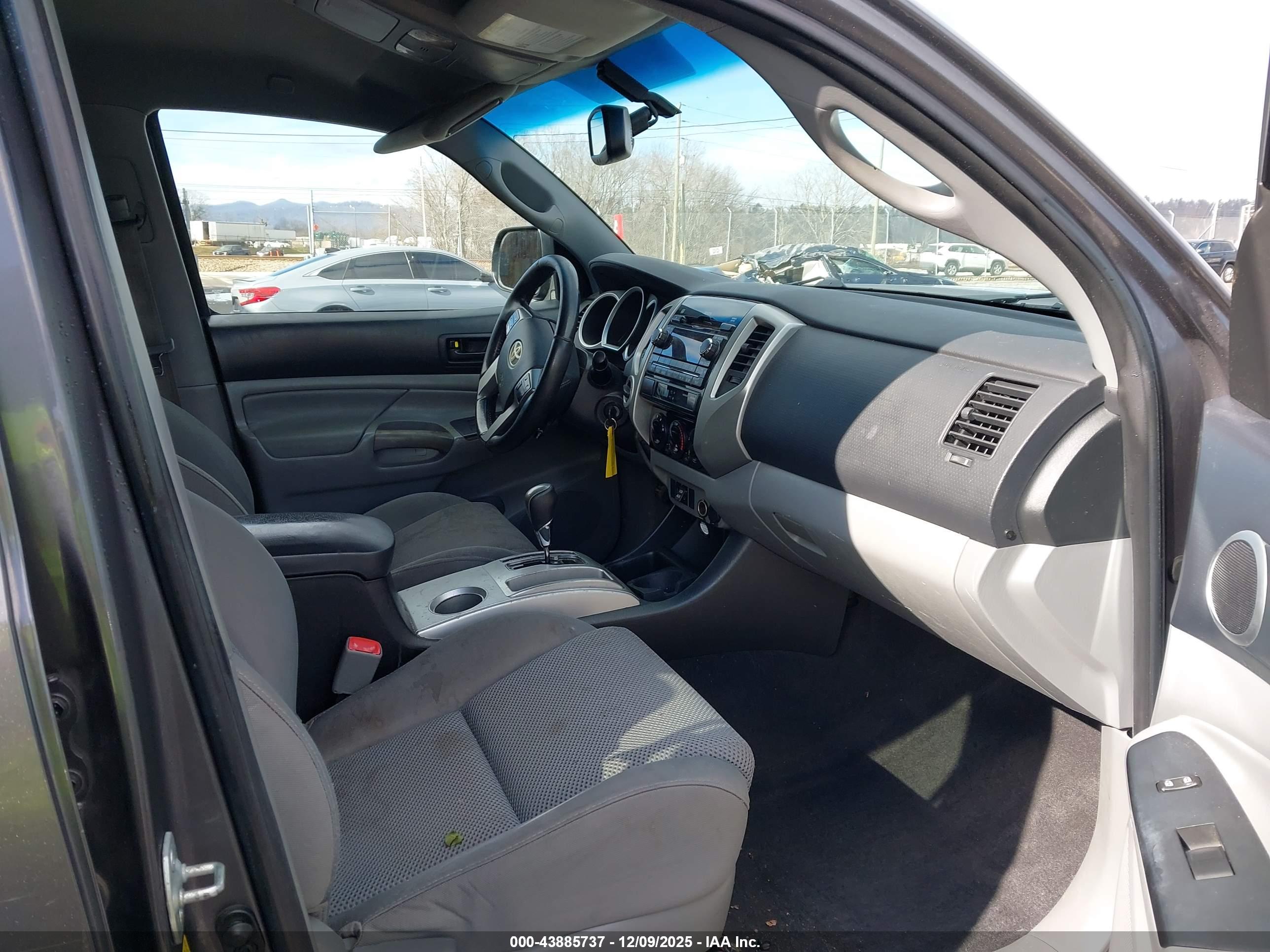 TOYOTA TACOMA image 5