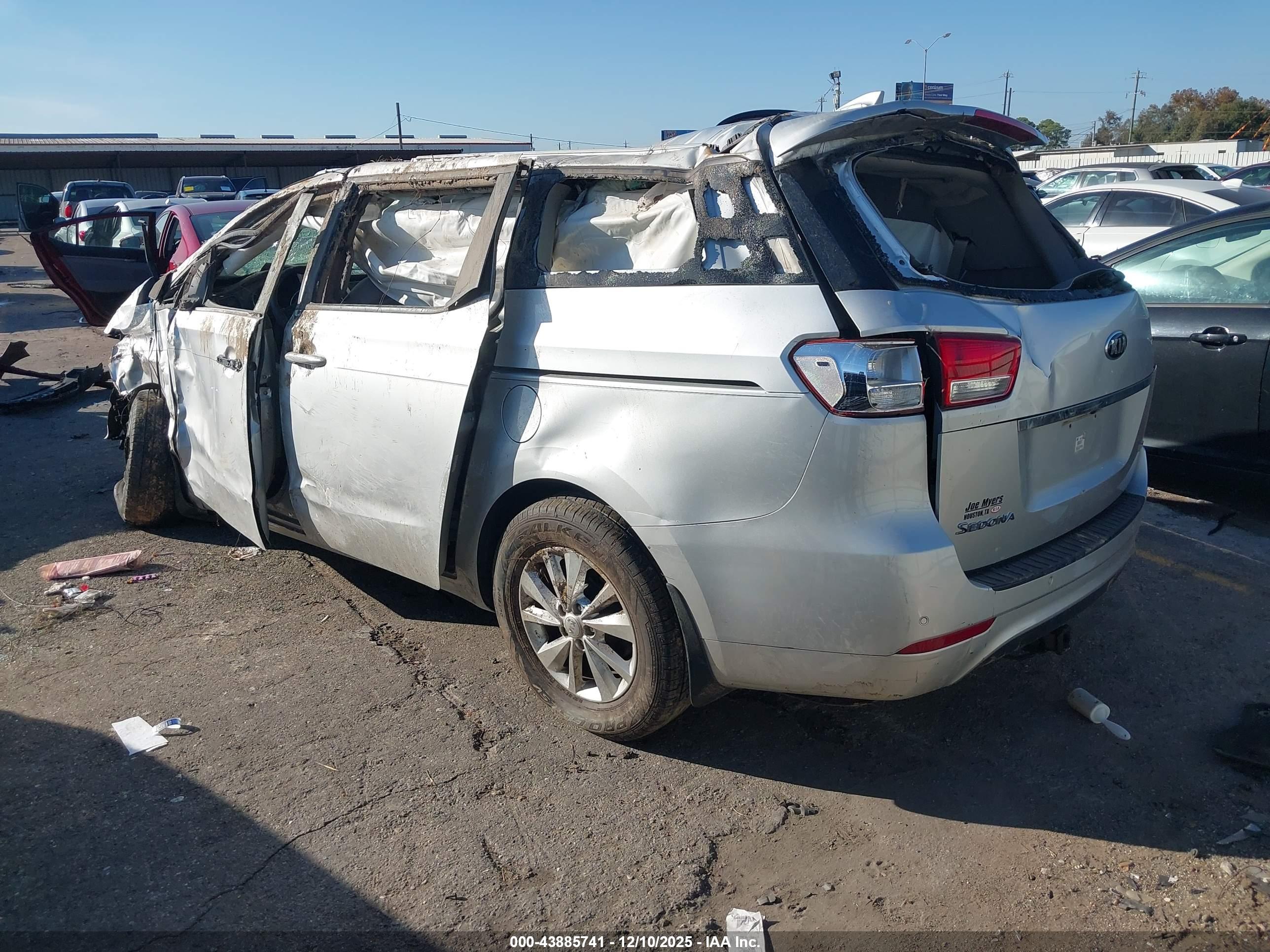 KIA SEDONA image 3