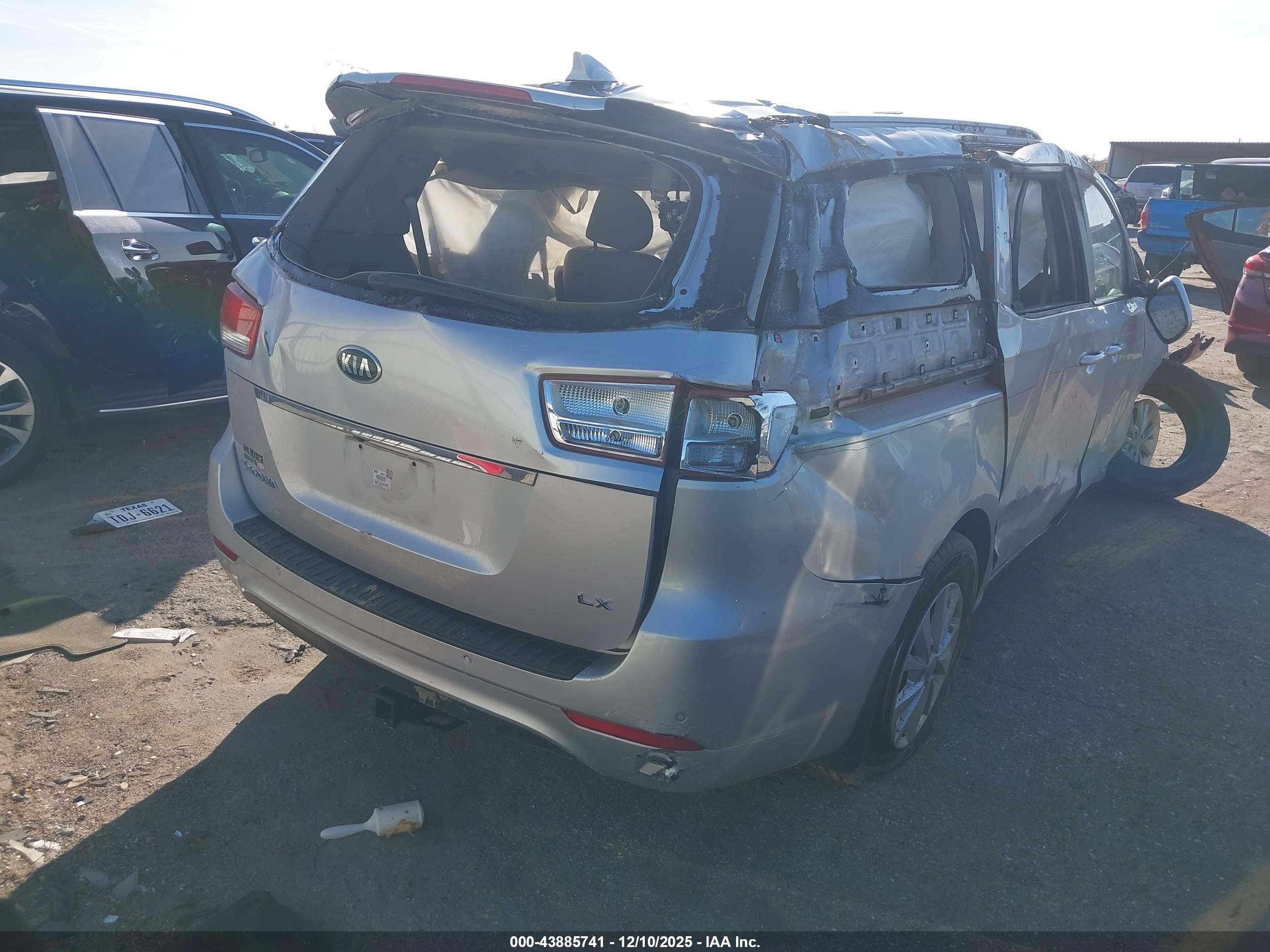 KIA SEDONA image 4
