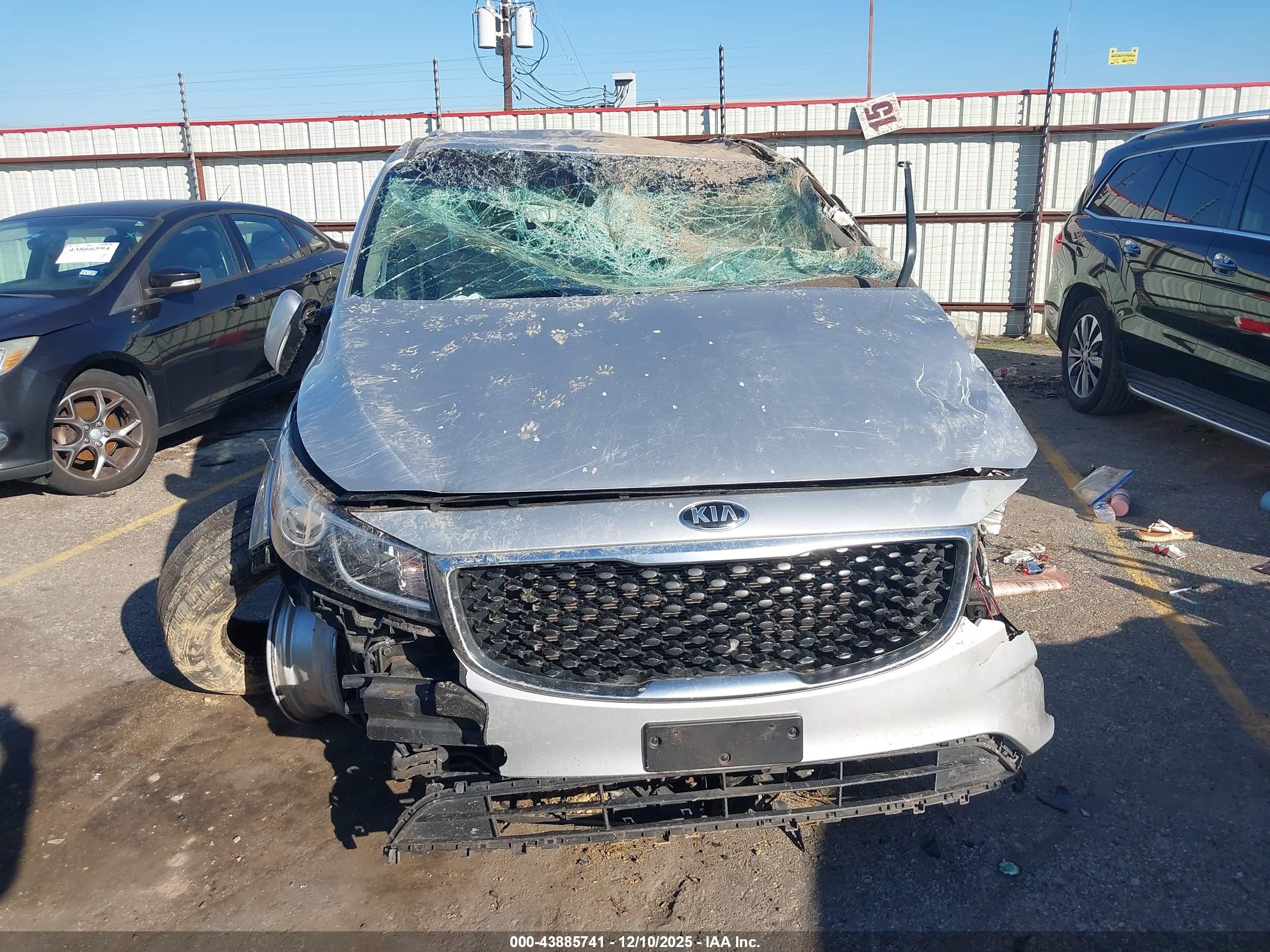 KIA SEDONA image 6