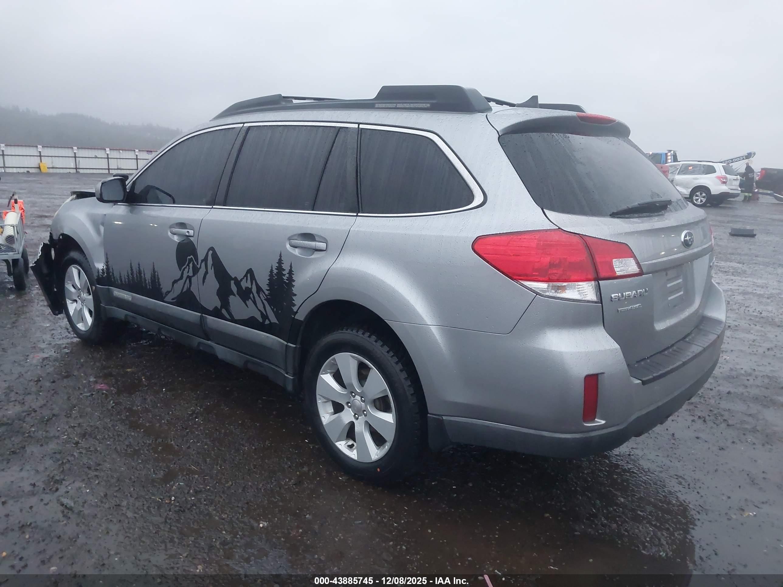 SUBARU OUTBACK image 3