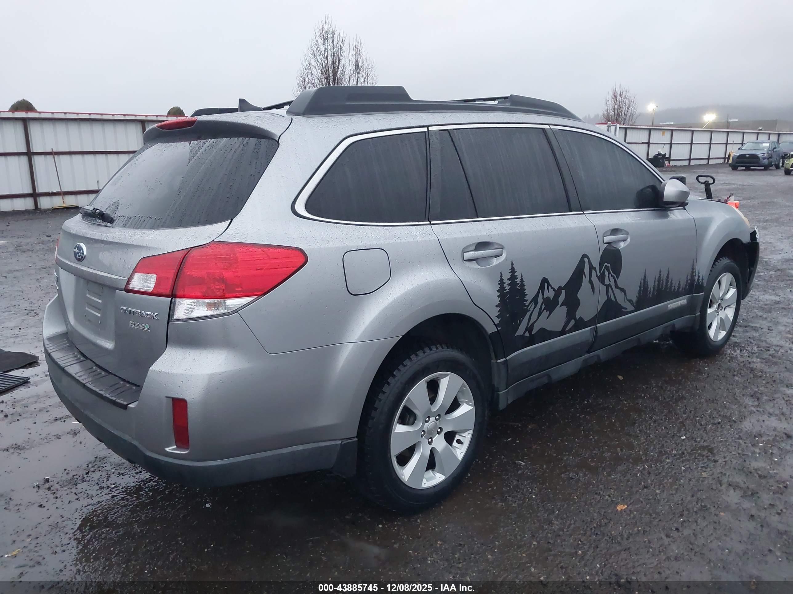 SUBARU OUTBACK image 4