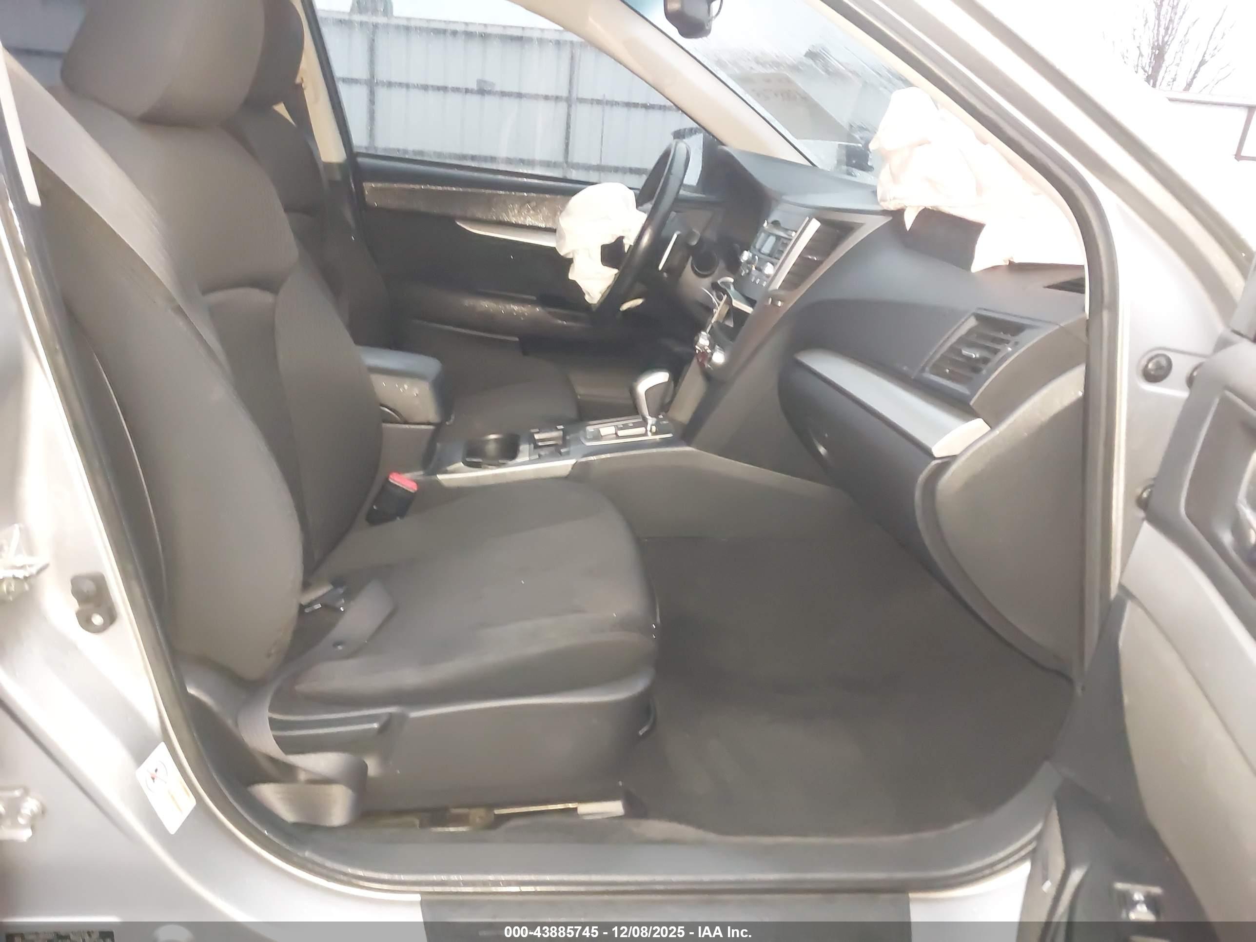 SUBARU OUTBACK image 5