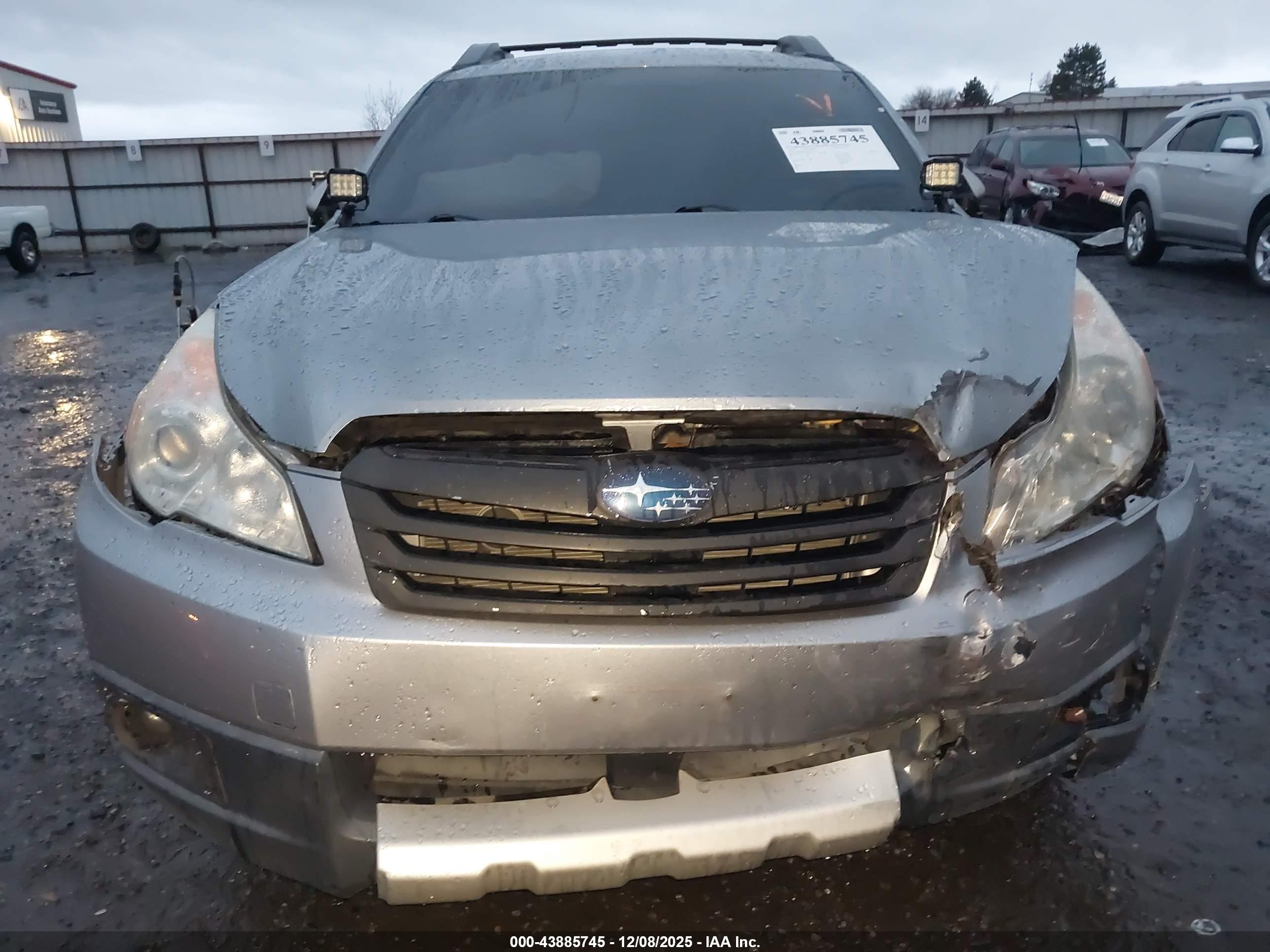 SUBARU OUTBACK image 6