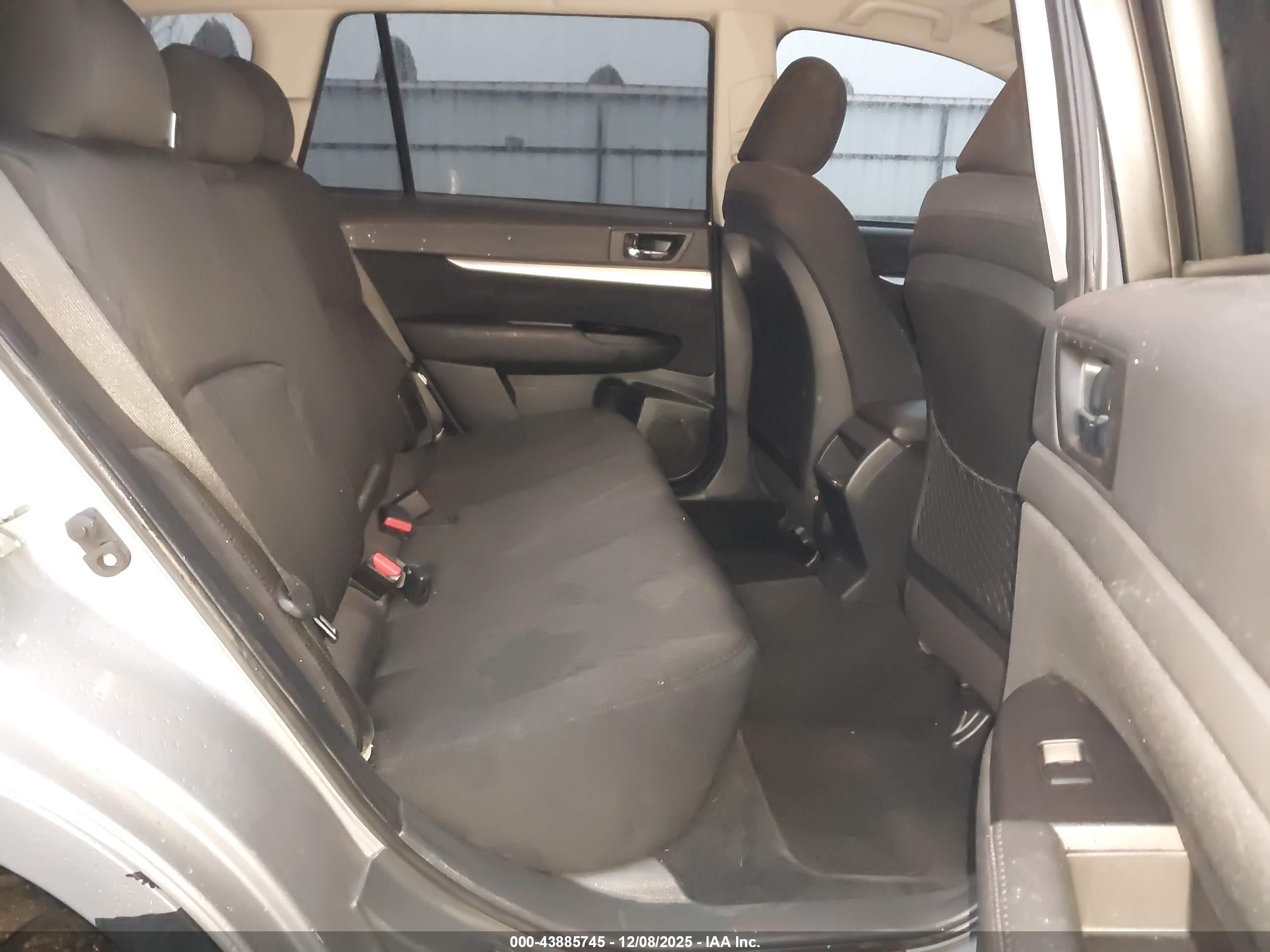 SUBARU OUTBACK image 8